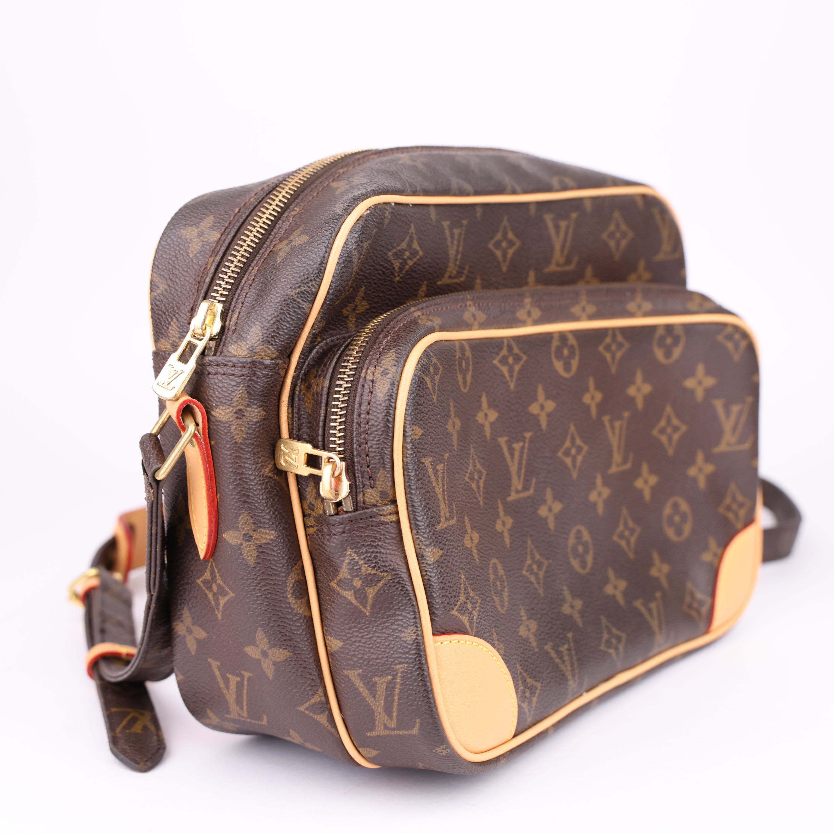 J1608 Louis Vuitton Nil Monogram Shoulder Bag- Pre Owned