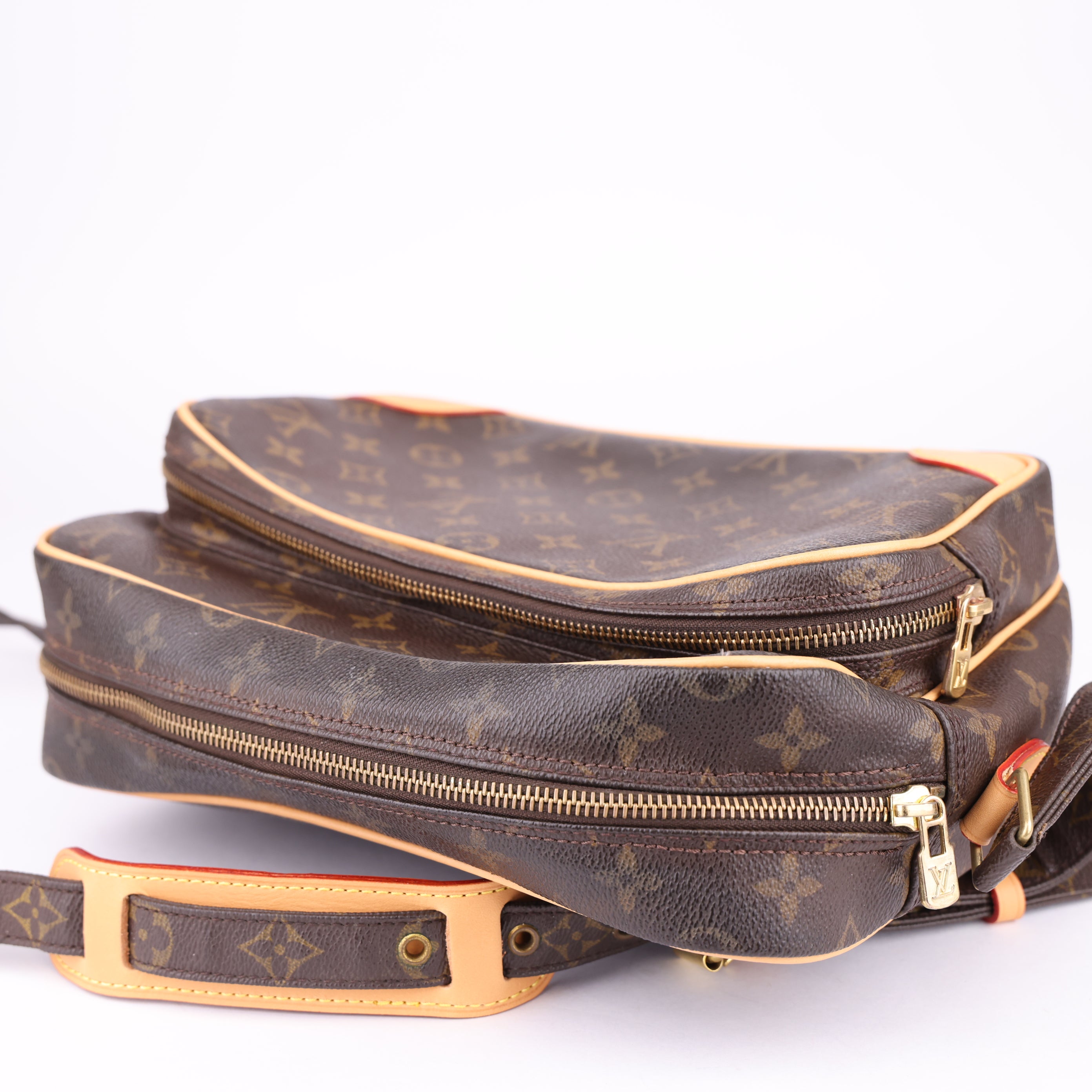 J1608 Louis Vuitton Nil Monogram Shoulder Bag- Pre Owned