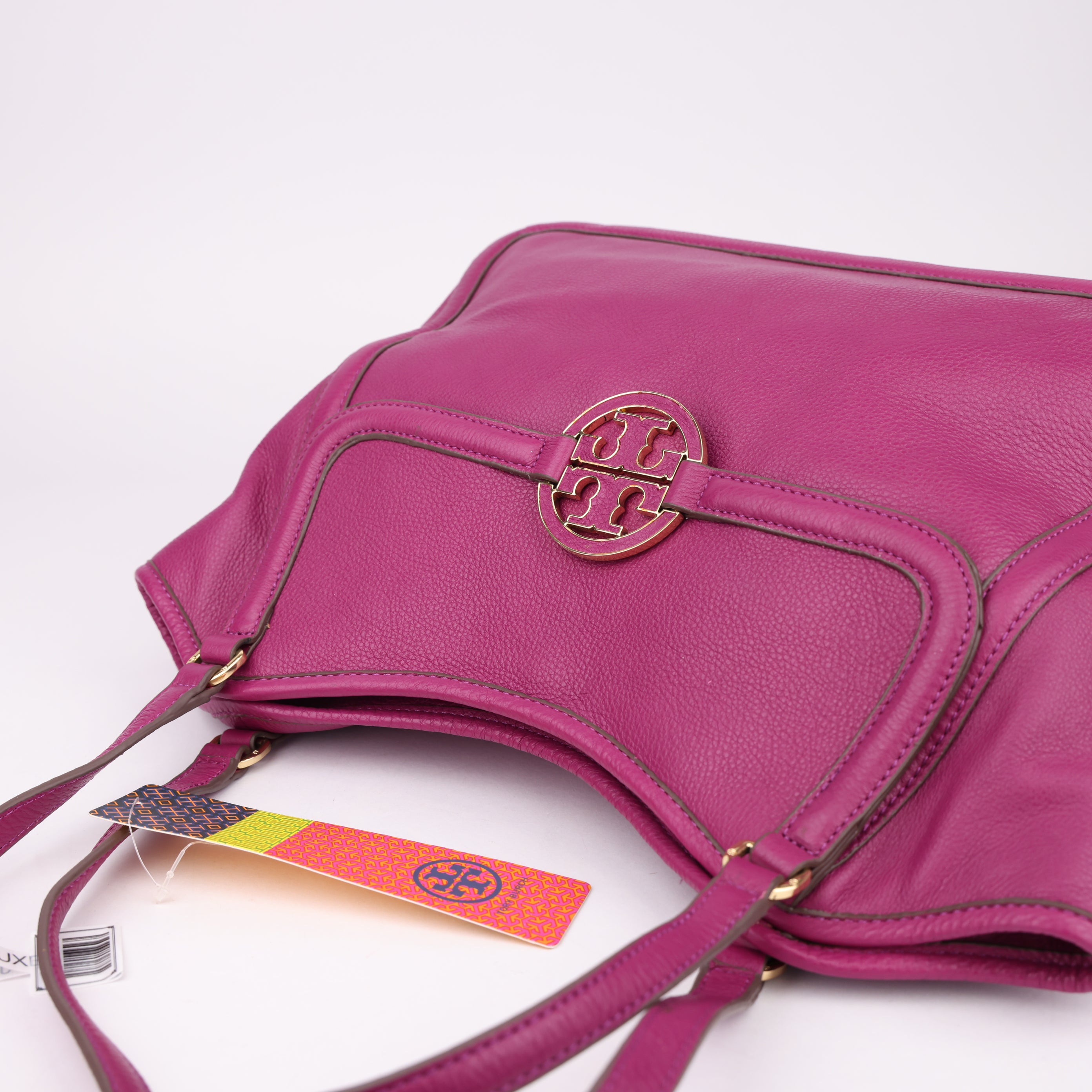 J1559 Tory Burch Amanda Classic Pebble Leather Tote- Pre Owned