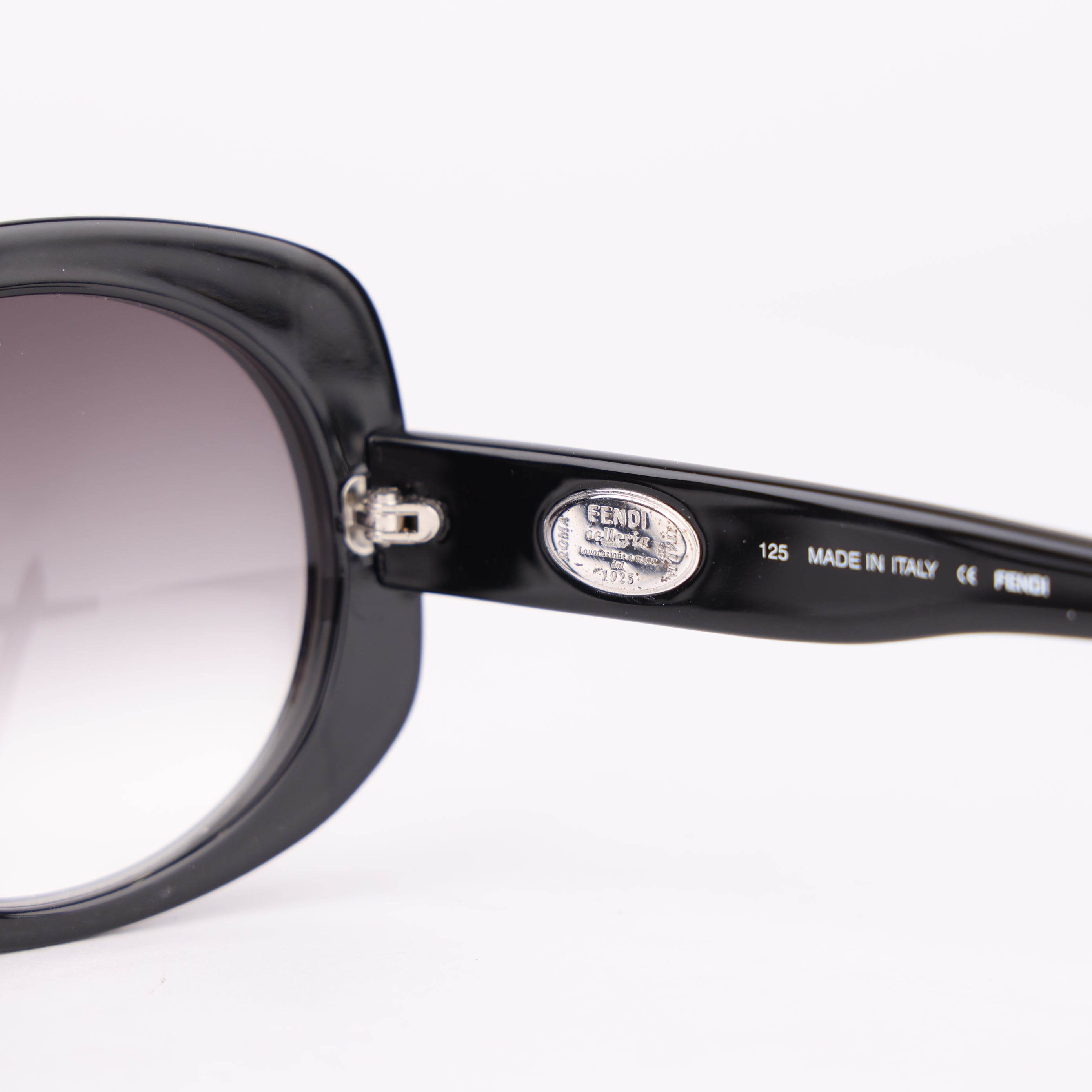 J1526 Fendi Selleria Preto Plástico- Pre Owned