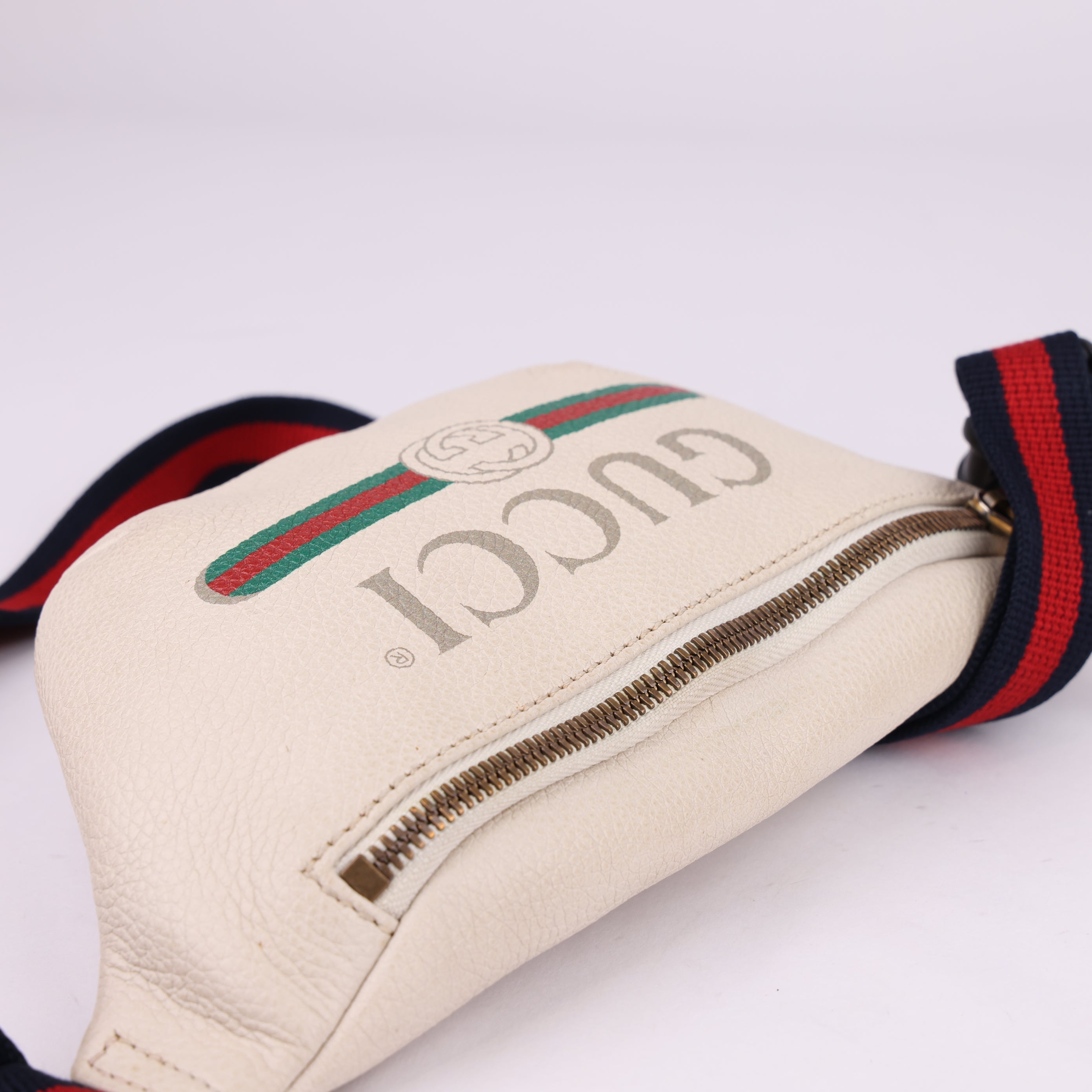 J1530 Gucci Print Belt Bag Vintage Logo Small White in Leather- Pre Owned