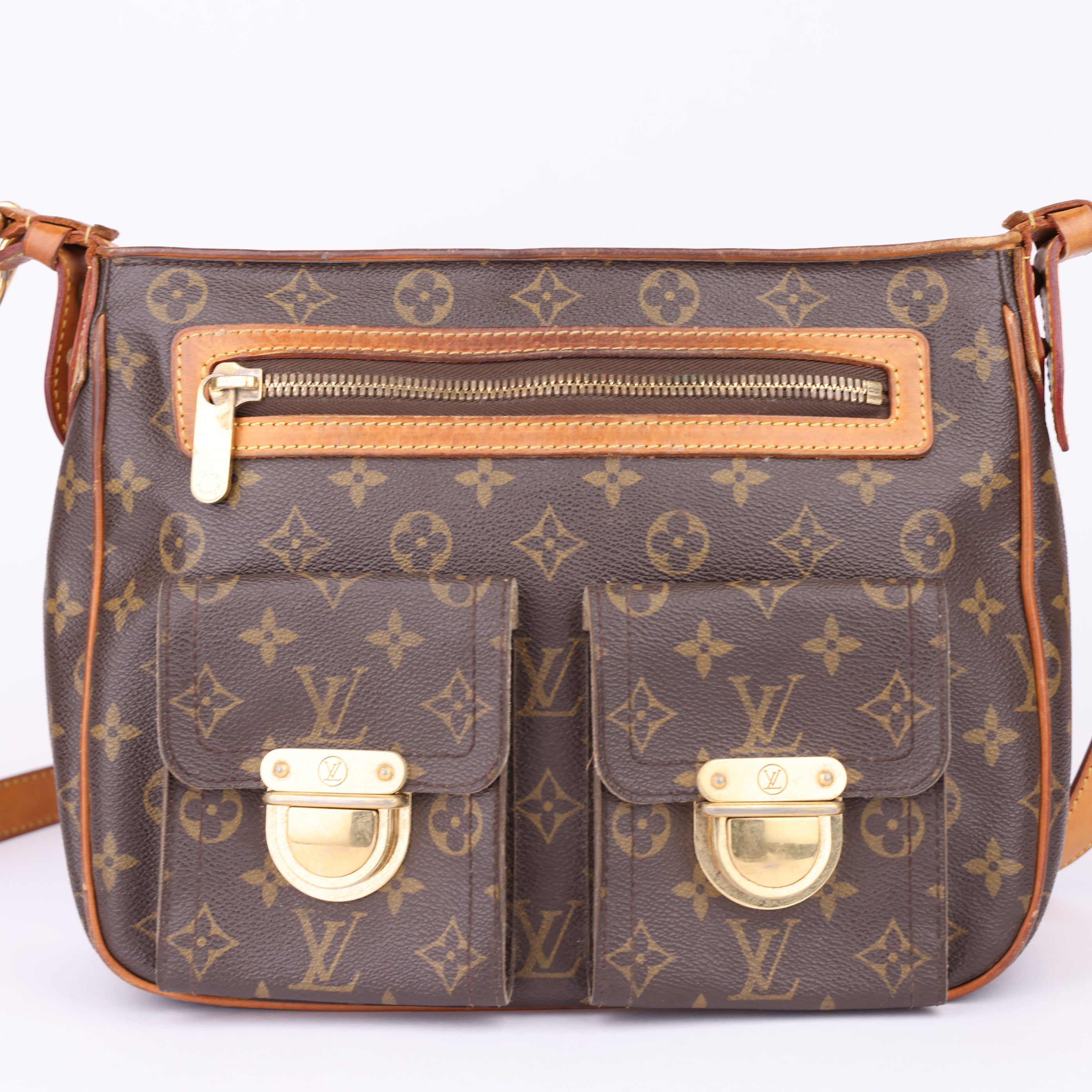 J1459 Louis Vuitton Monogram Canvas Hudson GM Bag- Pre Owned