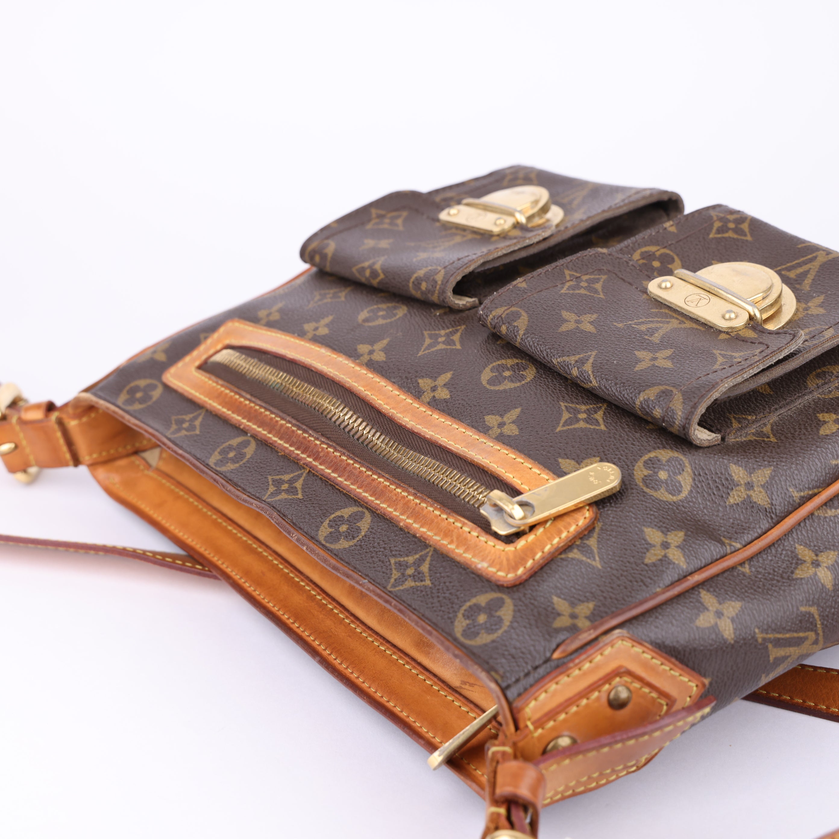 J1459 Louis Vuitton Monogram Canvas Hudson GM Bag- Pre Owned