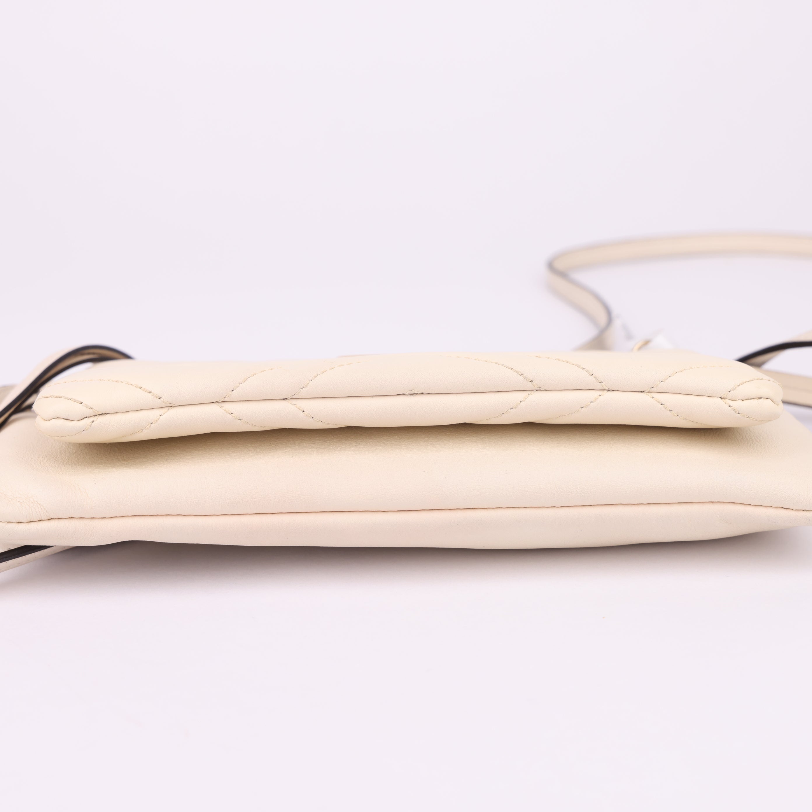 J1458 Gucci White Quilted Leather Marmont Double Pouch- Pre Owned