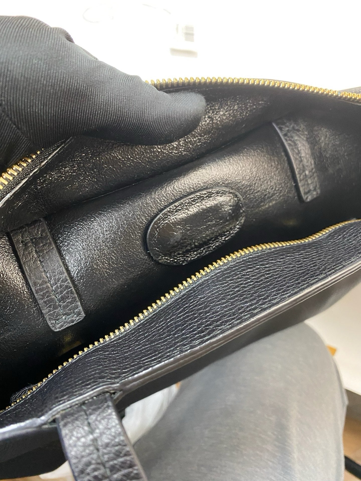 J2957 Ferragamo Tote Bag Salvatore Ferragamo Bice Small Black Leather Tote | Pre-Owned Black Leather