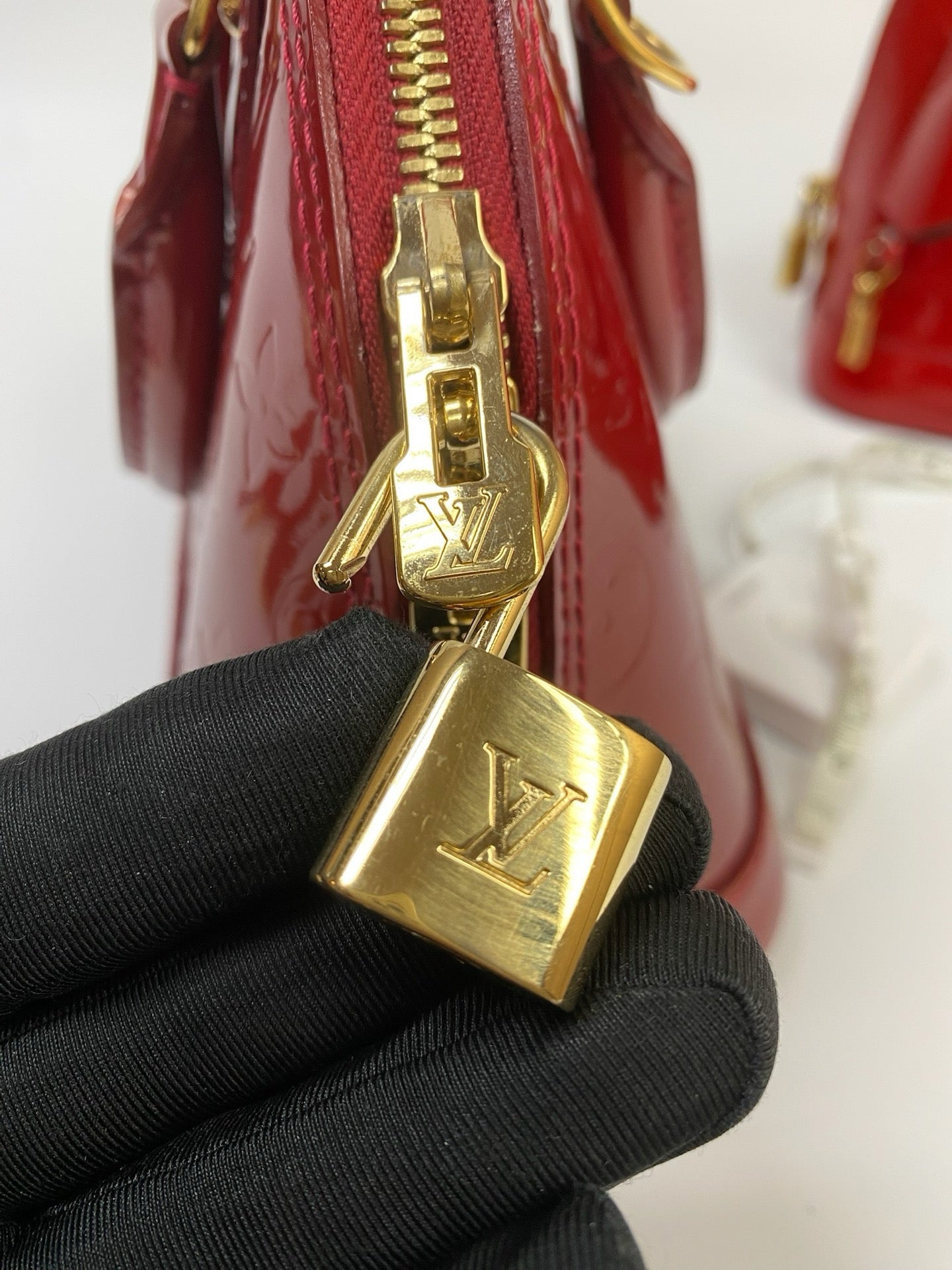 J2979 Louis Vuitton Crossbody Bag Red Monogram Vernis Alma BB | Pre-Owned Red Monogram Vernis Canvas, Patent leather