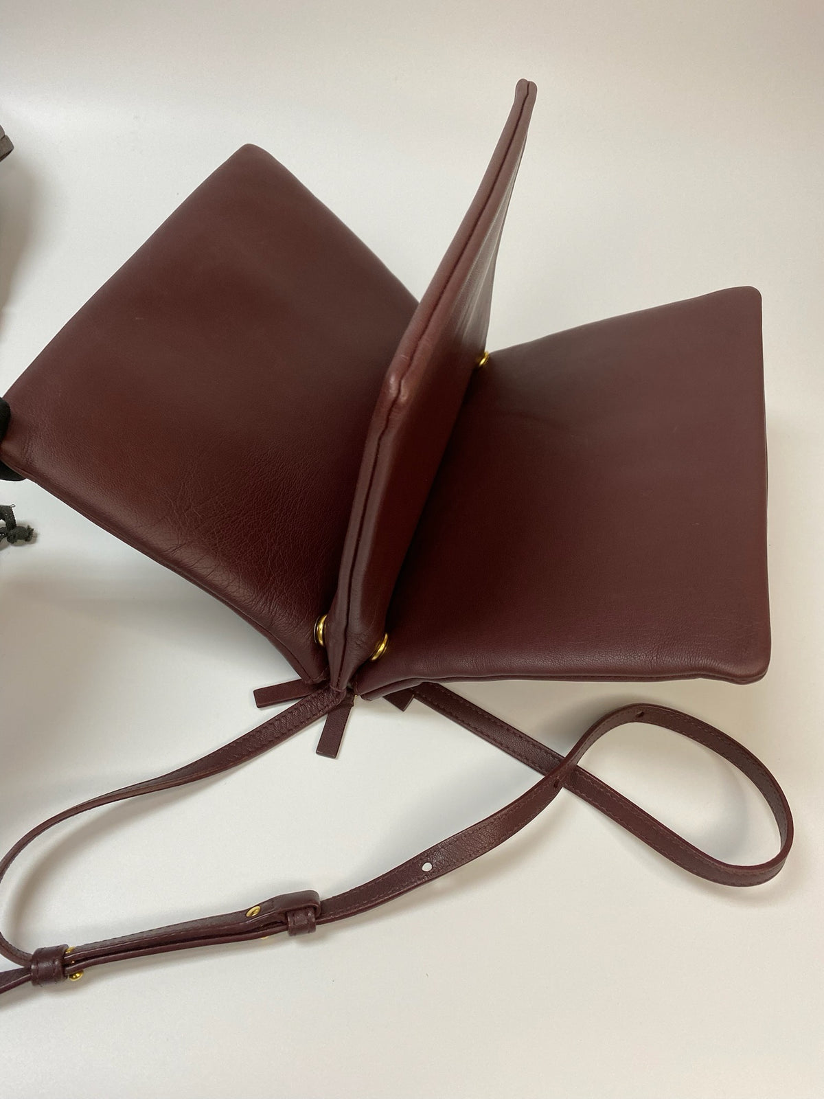 J2978# Celine Crossbody Bag Crossbody Trio in red, Box Calfskin | Pre-Owned Red Calfskin leather