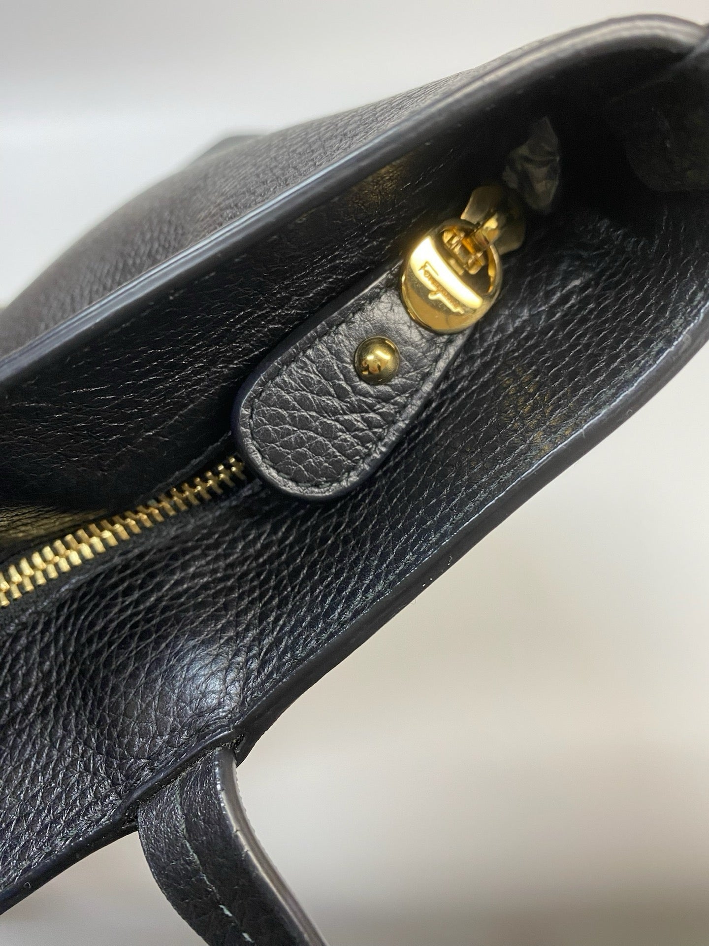 J2957 Ferragamo Tote Bag Salvatore Ferragamo Bice Small Black Leather Tote | Pre-Owned Black Leather