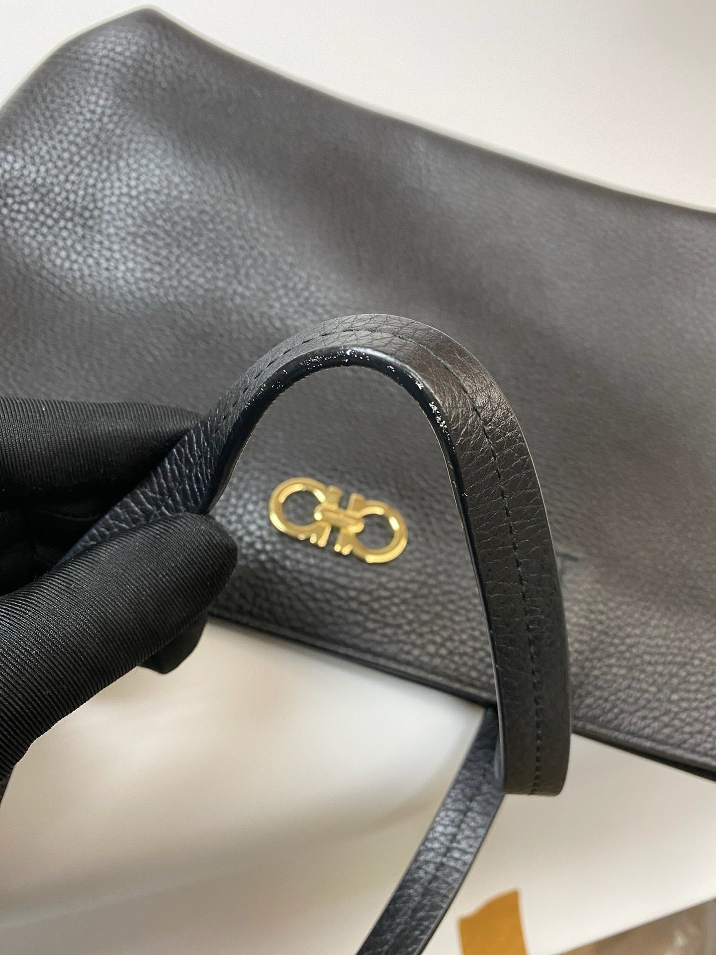 J2957 Ferragamo Tote Bag Salvatore Ferragamo Bice Small Black Leather Tote | Pre-Owned Black Leather