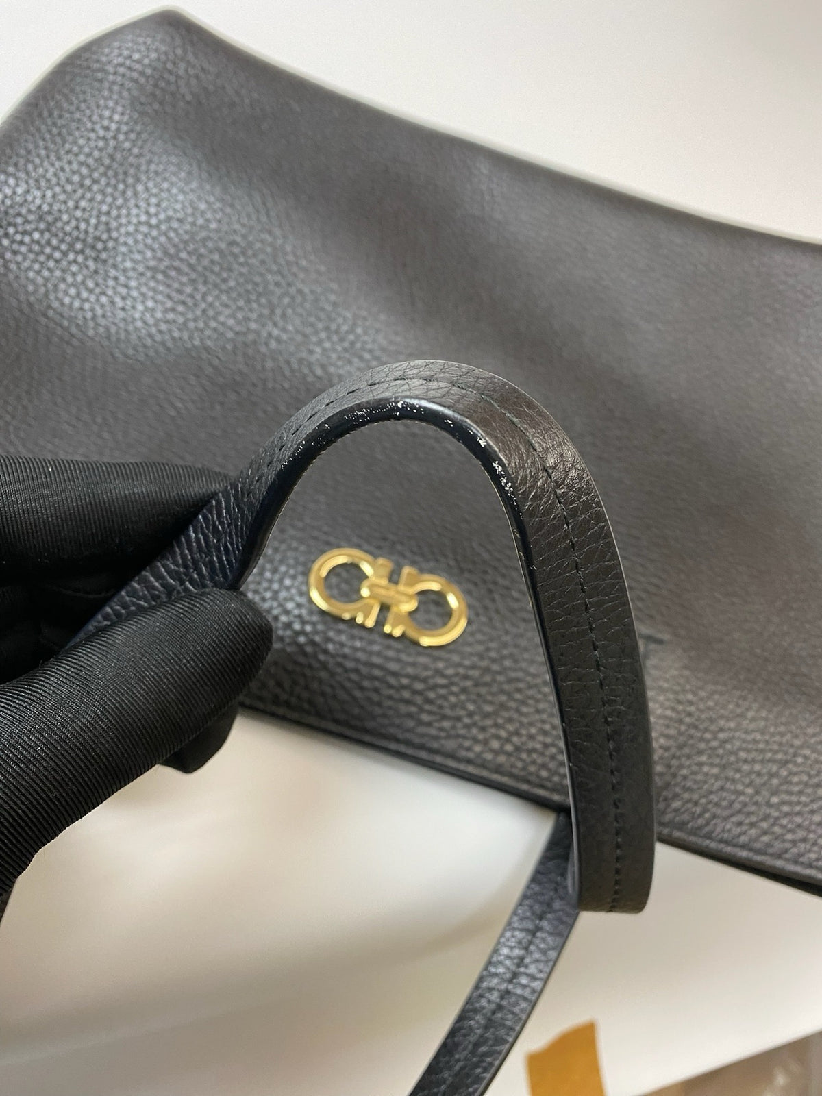 J2957# Ferragamo Tote Bag Salvatore Ferragamo Bice Small Black Leather Tote | Pre-Owned Black Leather