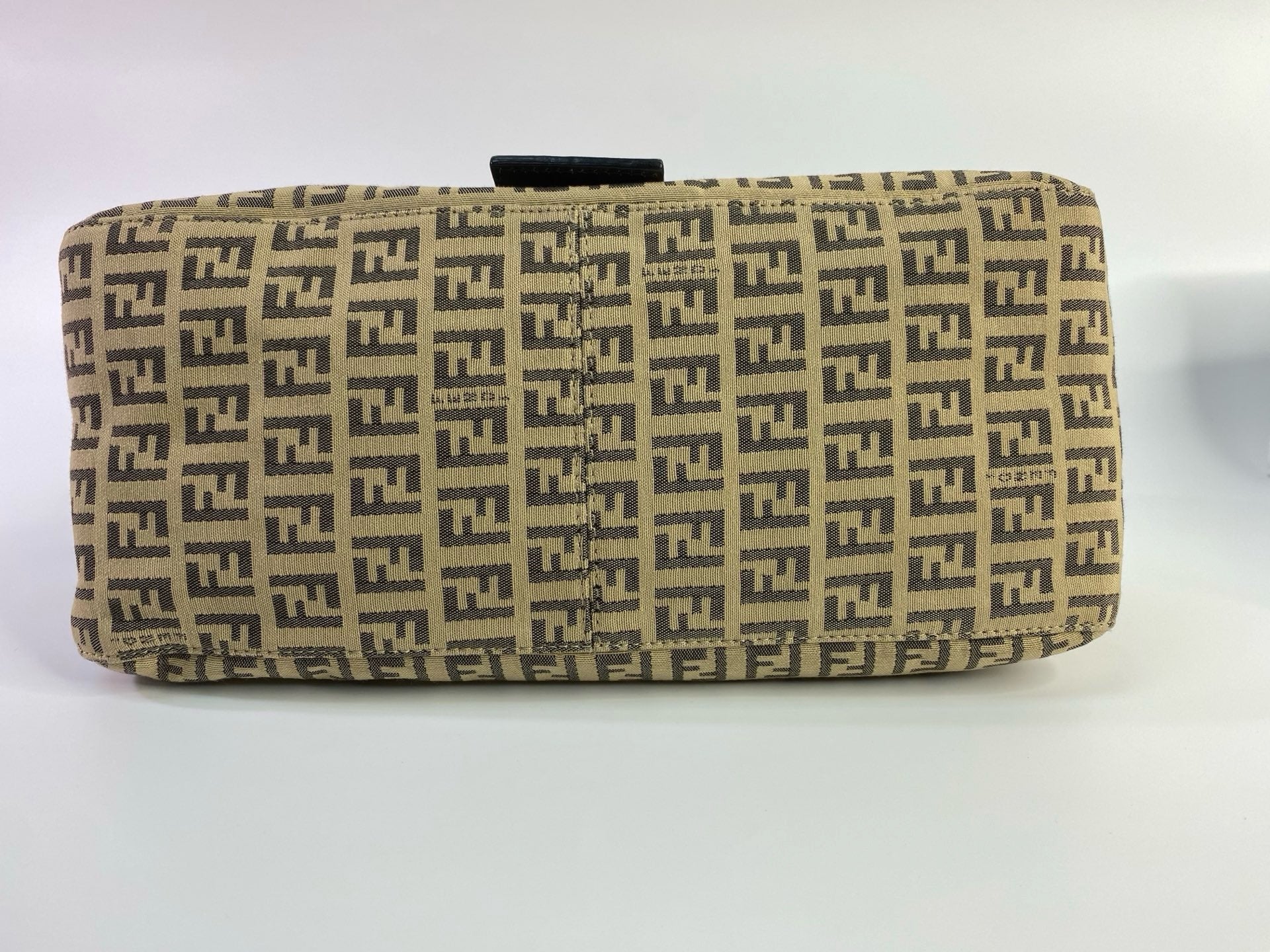 J2970 Fendi Shoulder Bag Borsa Mamma Bauguette Zuccino Canvas Beigo Shoulder Bag | Pre-Owned Brown Zuccino Canvas