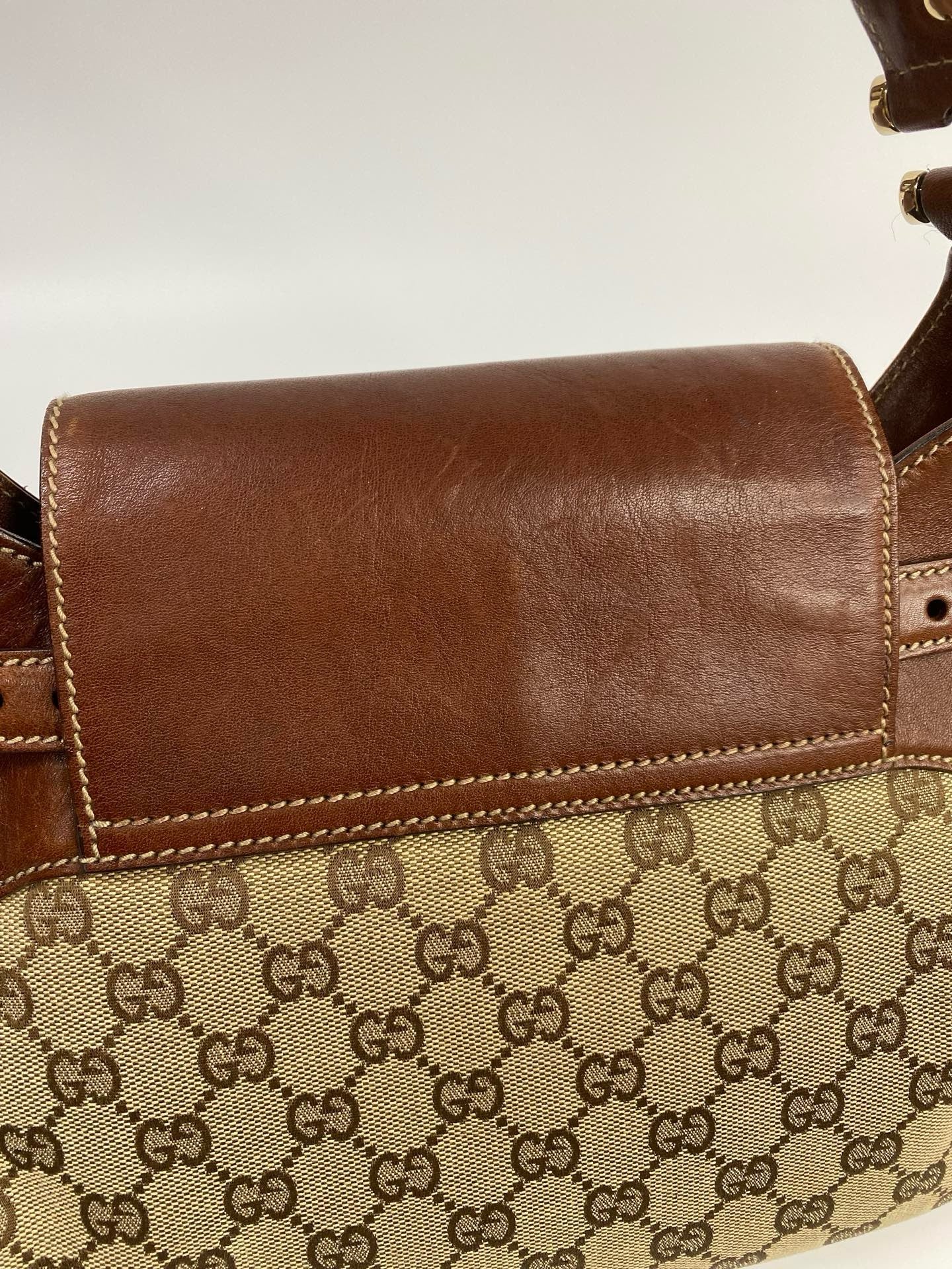 J2860 Gucci Shoulder Bag Beige/Brown GG Canvas Horsebit Shoulder Bag | Pre-Owned Beige / Brown Canvas GG Monogram