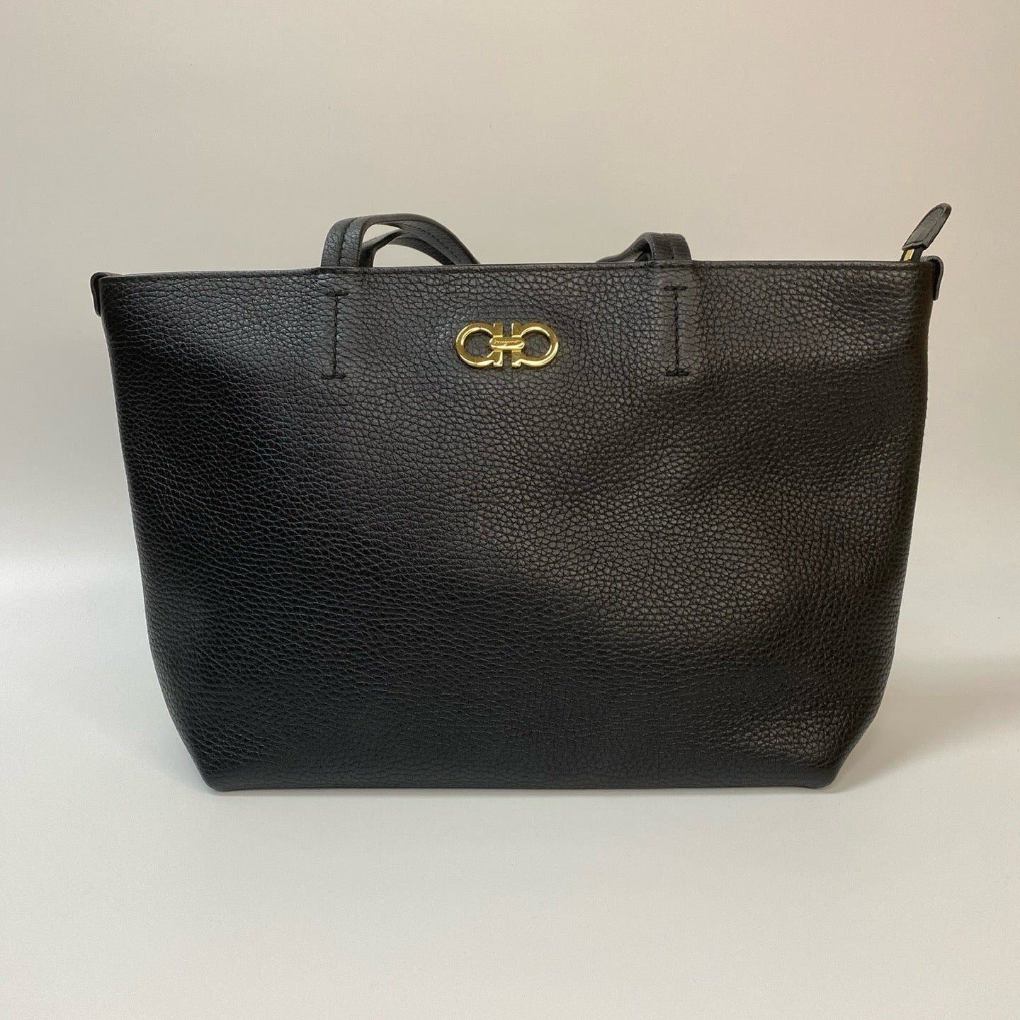 J2957 Ferragamo Tote Bag Salvatore Ferragamo Bice Small Black Leather Tote | Pre-Owned Black Leather