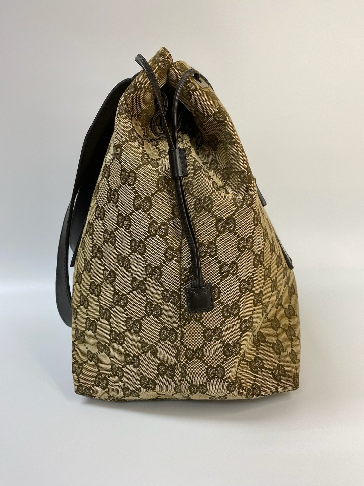 J2865 Gucci Tote Bag GG Canvas Beige Monogram Tote Bag | Pre-Owned Beige Canvas GG Monogram