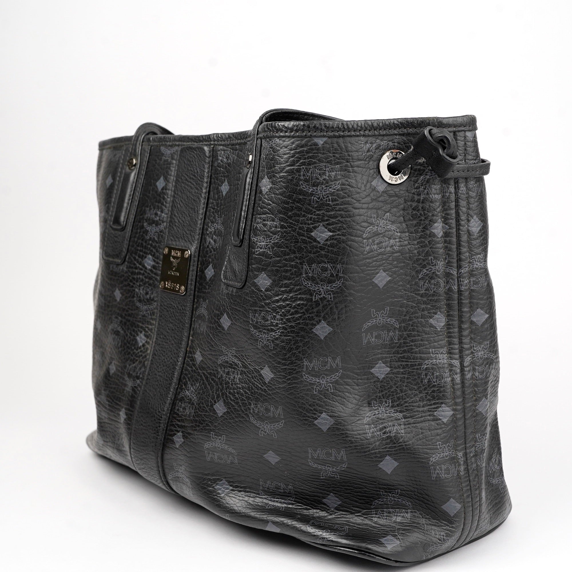 J1433 MCM Large Liz Reversible Shopper Tote Black Visetos- Pre Owned