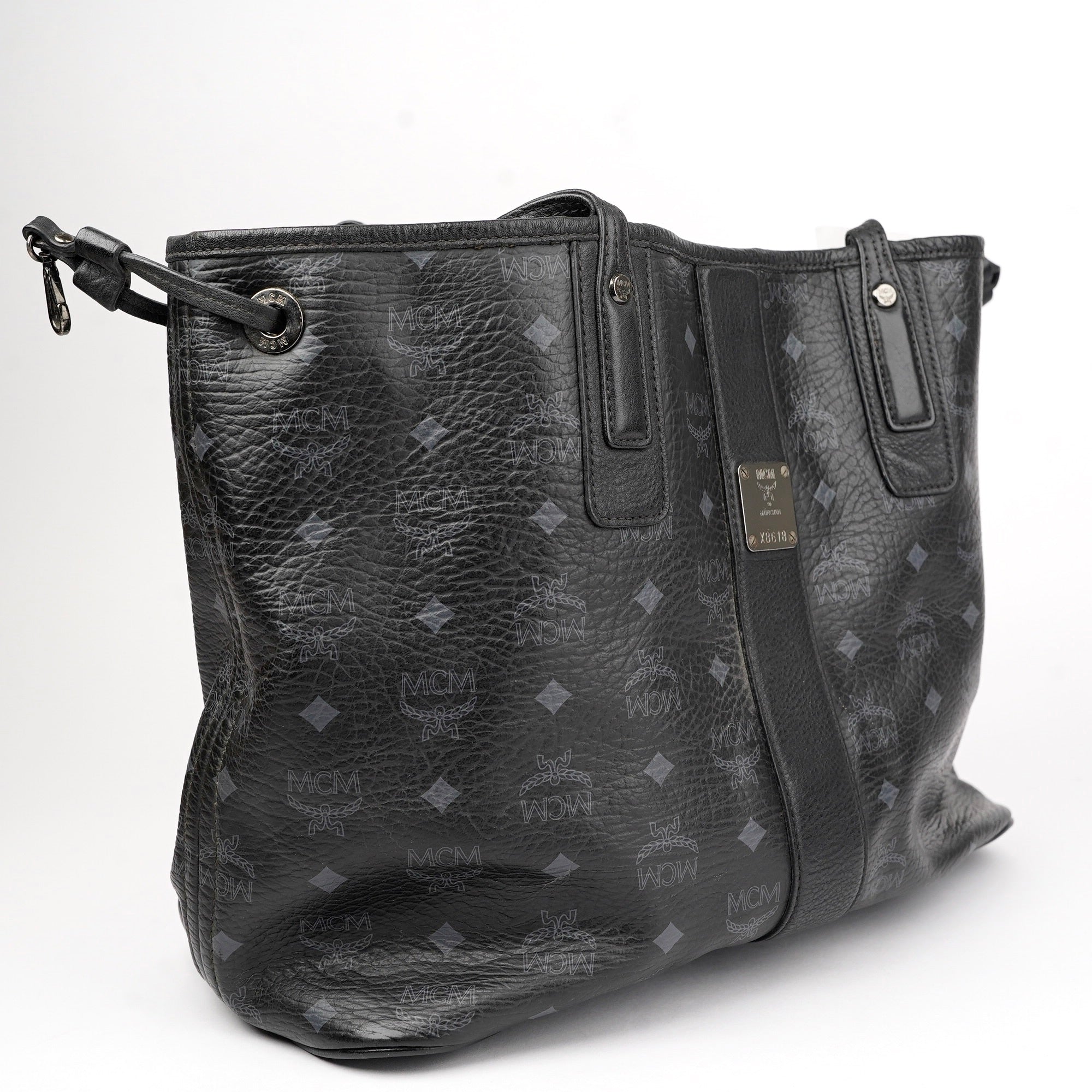 J1433 MCM Large Liz Reversible Shopper Tote Black Visetos- Pre Owned