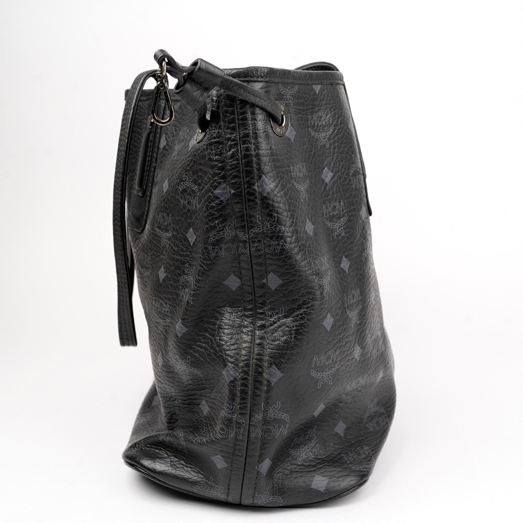 J1433 MCM Large Liz Reversible Shopper Tote Black Visetos- Pre Owned