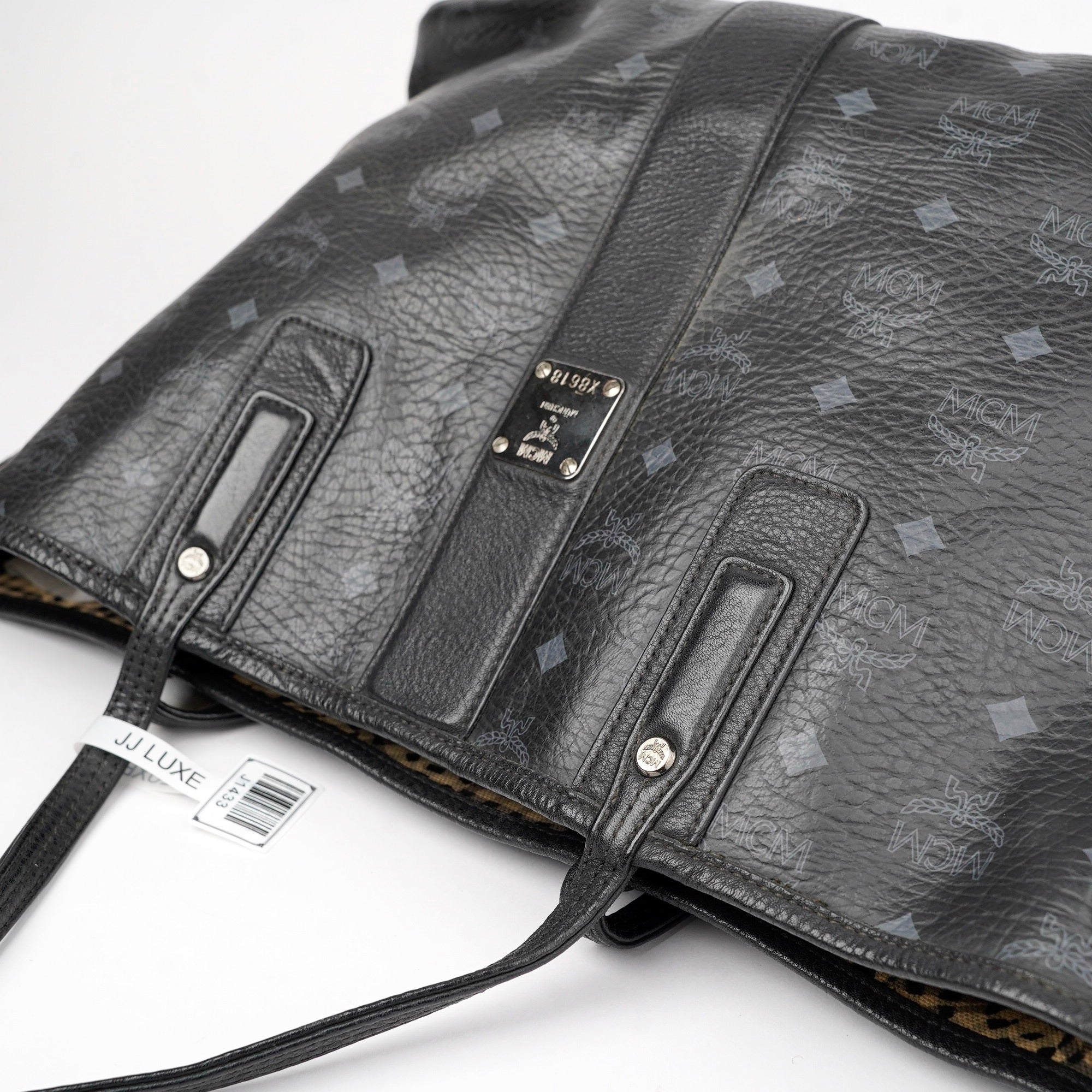 J1433 MCM Large Liz Reversible Shopper Tote Black Visetos- Pre Owned