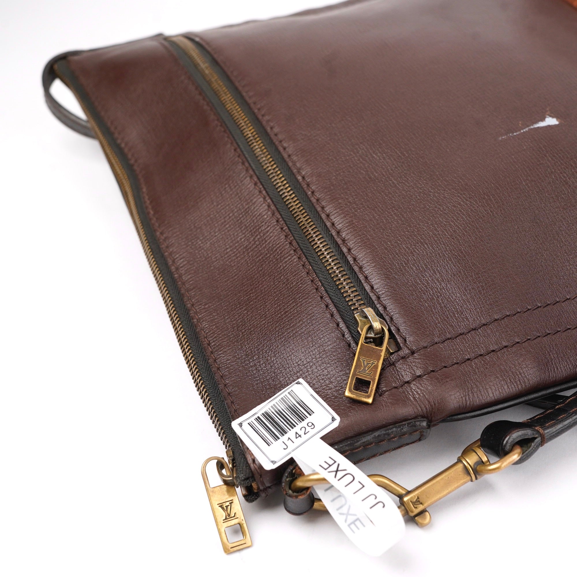 J1429 LOUIS VUITTON Utah Sac Plat Shoulder Bag- Pre Owned