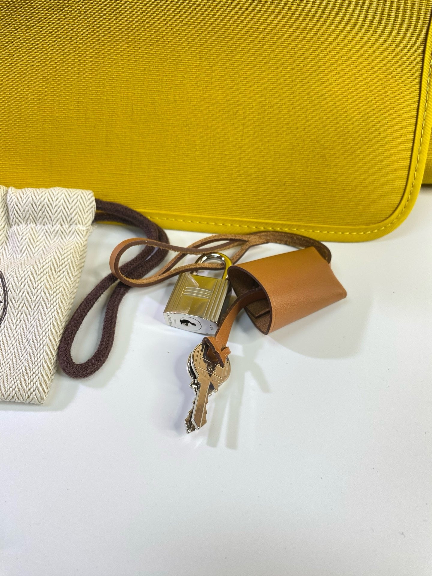 J2856 Hermes Shoulder Bag herbag Zip 31 | Pre-Owned Canvas, Leather