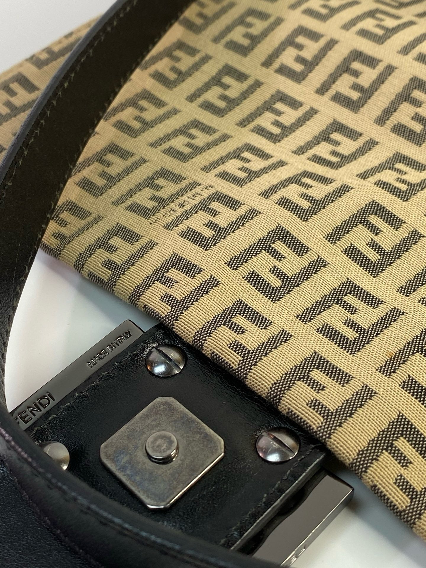 J2970 Fendi Shoulder Bag Borsa Mamma Bauguette Zuccino Canvas Beigo Shoulder Bag | Pre-Owned Brown Zuccino Canvas