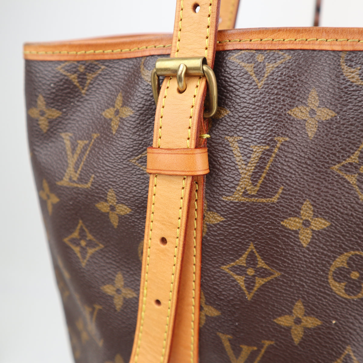 C2821R Louis Vuitton Bucket Bag Monogram Bucket GM | Pre-Owned Very Good Brown Monogram Canvas