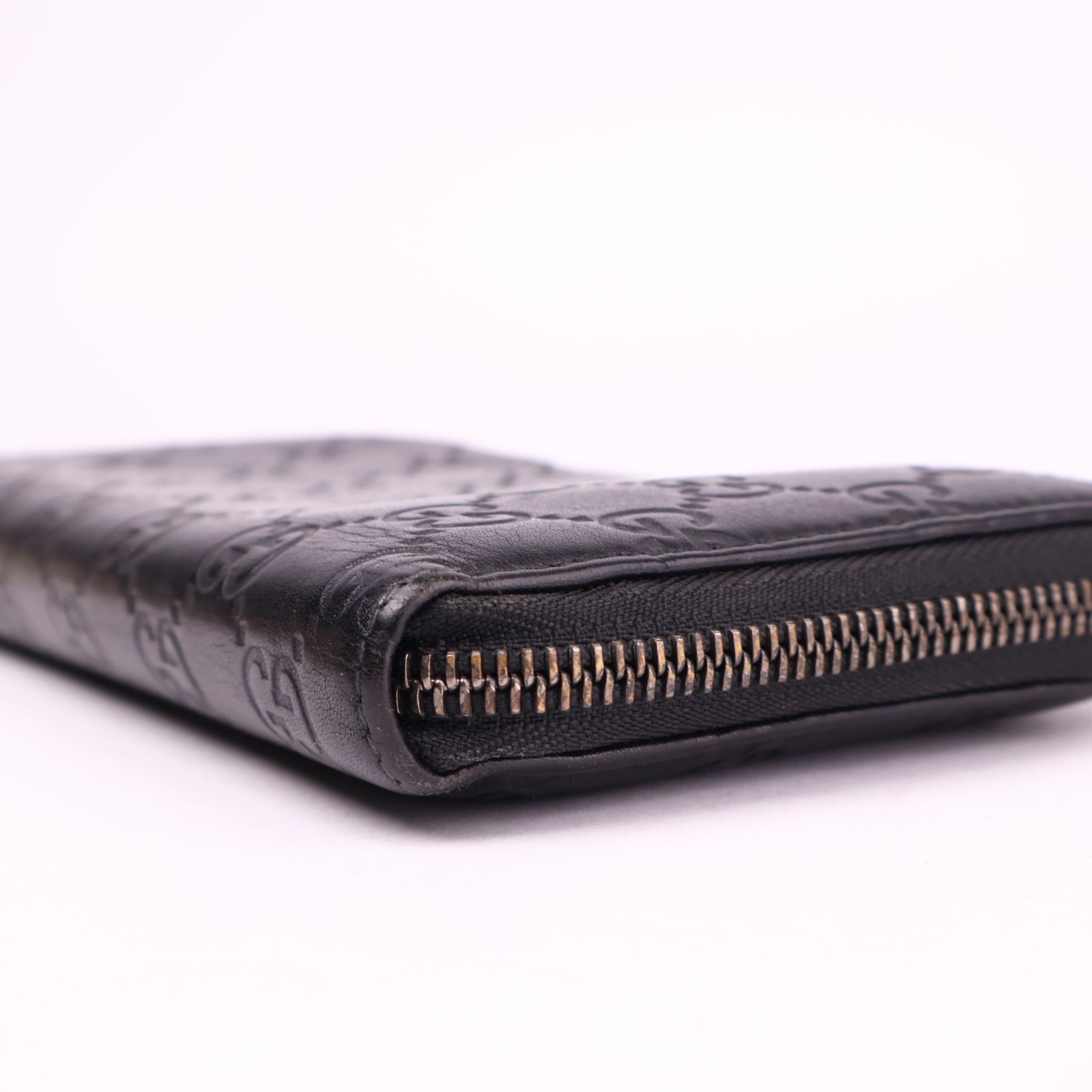 J3595 Gucci Zip Around Wallet Signature Grey- Pre Owned