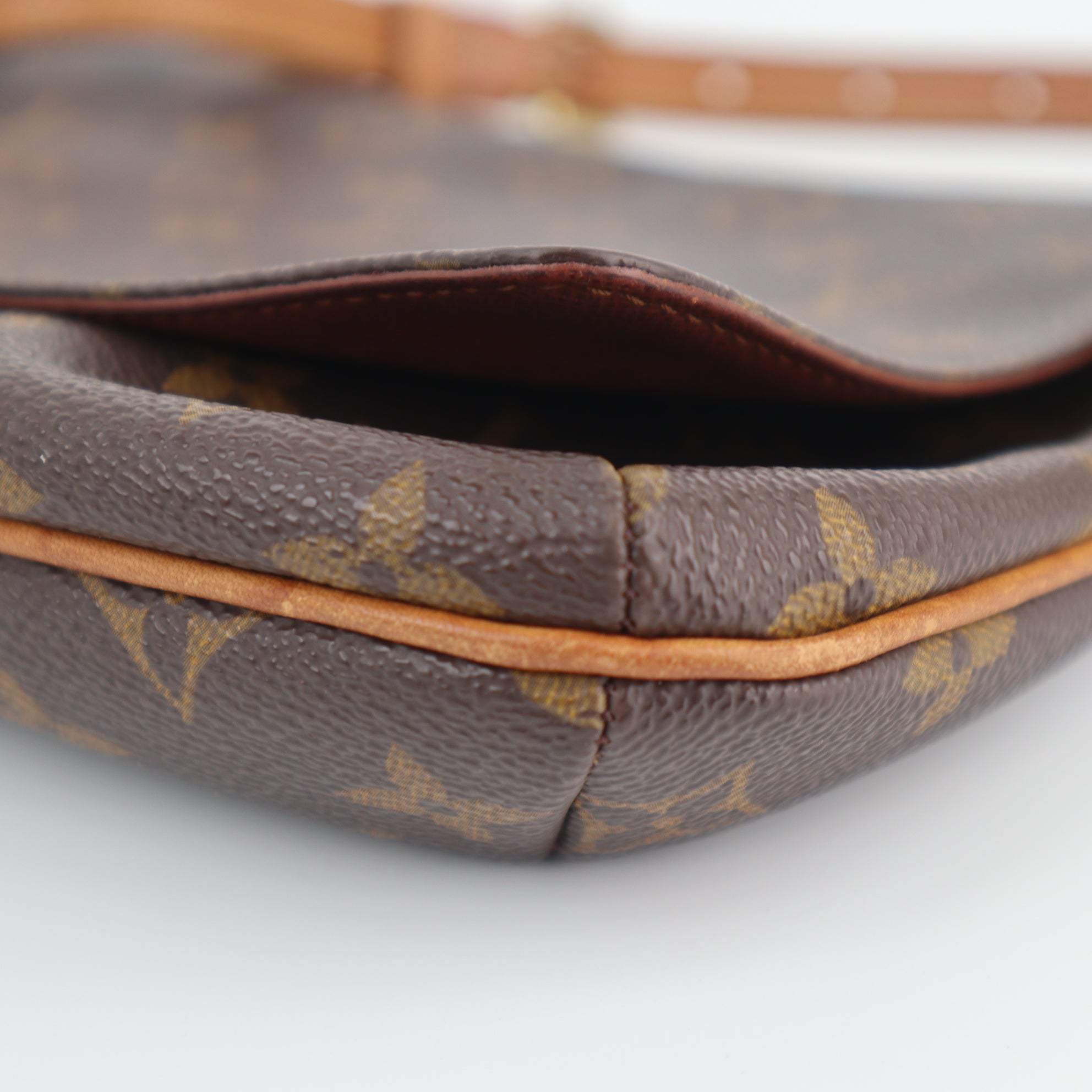 Louis Vuitton Monogram Canvas Musette Tango Shoulder Bag C1893 | Pre-Owned Very Good Brown Monogram Canvas