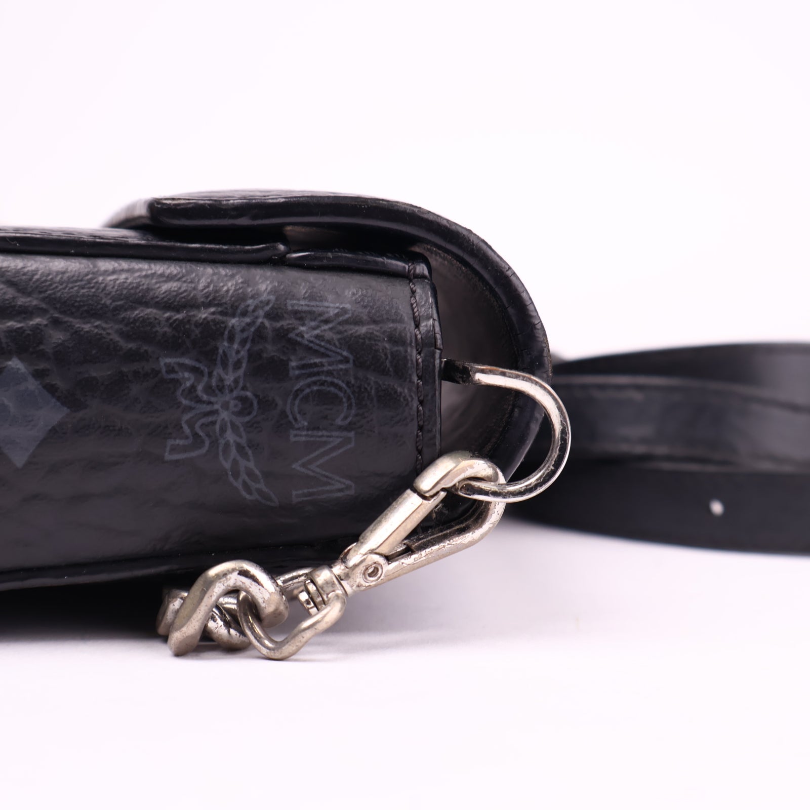 J3589 MCM VISETOS WALLET ON CHAIN- Pre Owned