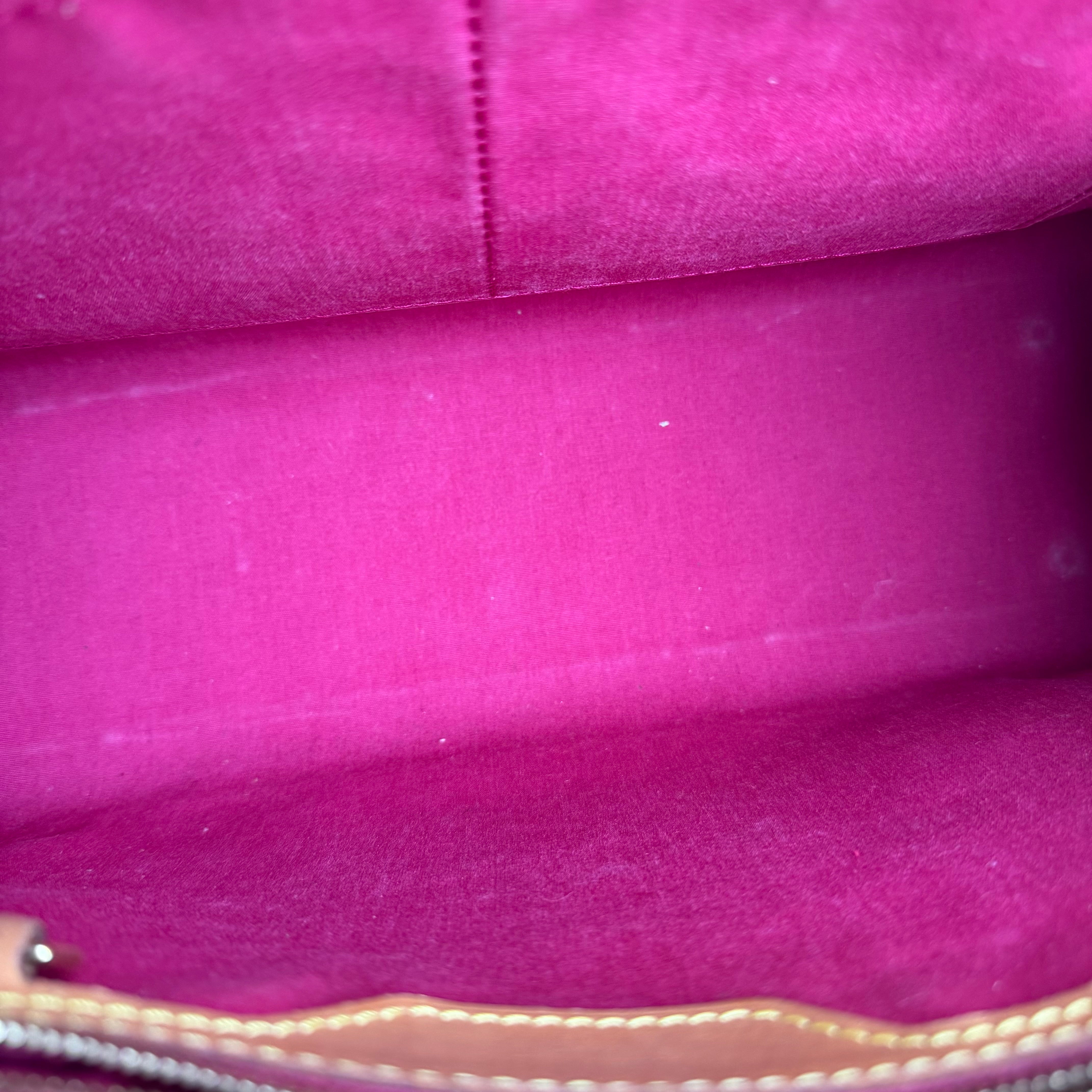 J3444 Louis Vuitton Vernis Brea MM Pomme D'amour- Pre Owned