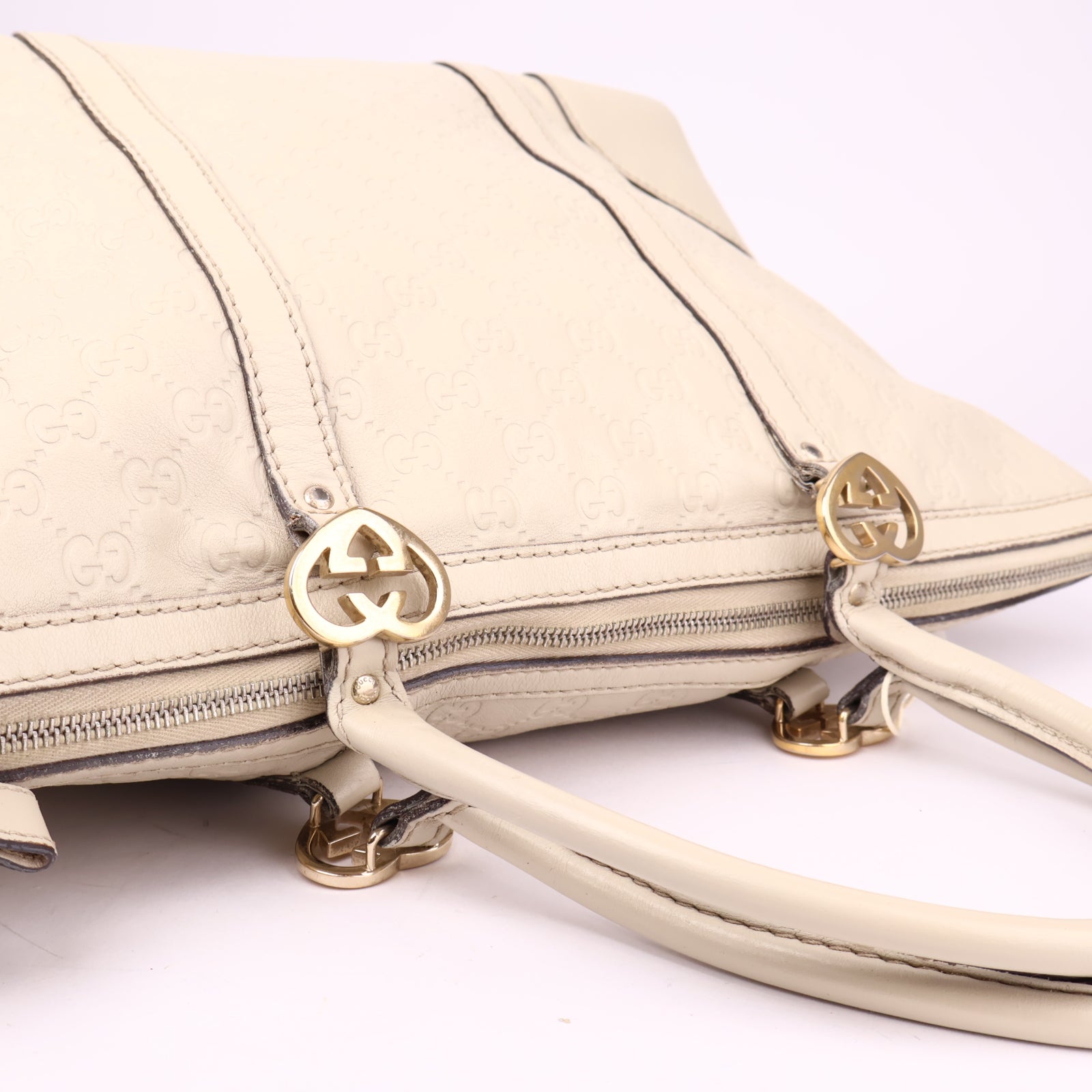 J3650 Gucci White GG Embossed Leather Lovely Heart Bag- Pre Owned