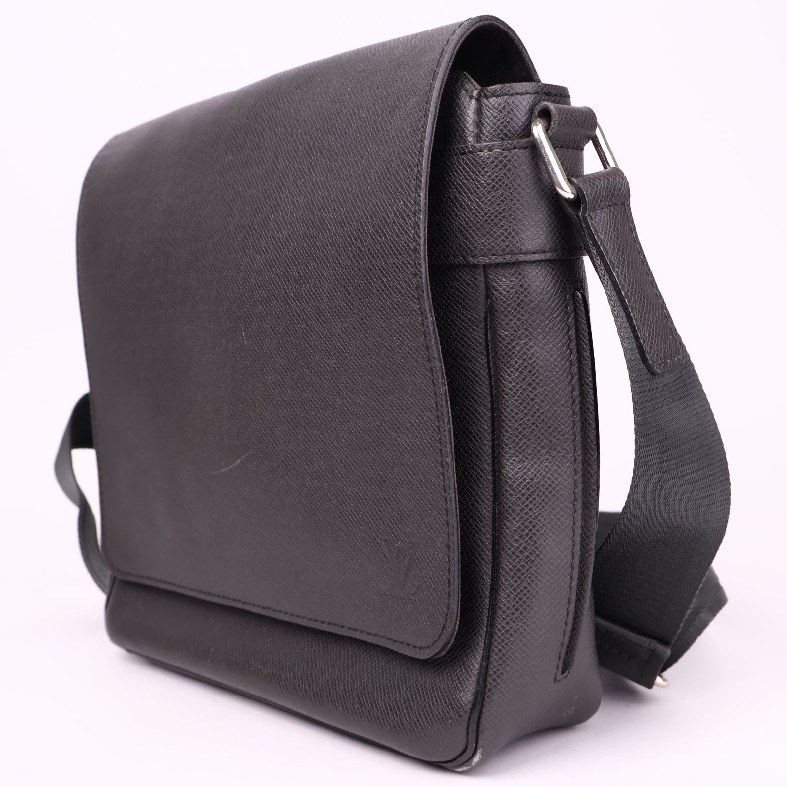 J3632 Louis Vuitton District PM Messenger Bag- Pre Owned