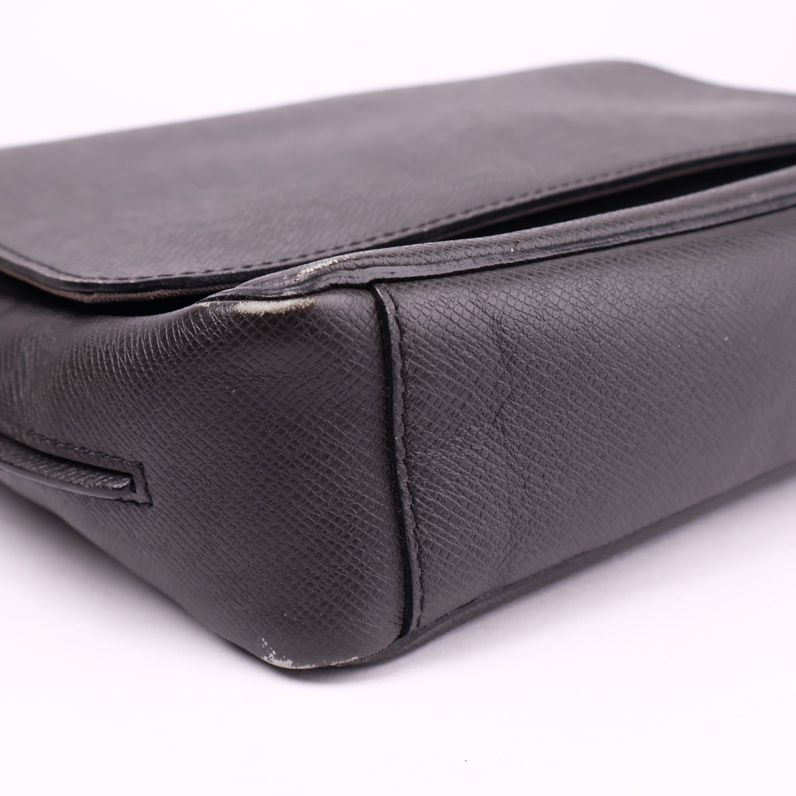 J3632 Louis Vuitton District PM Messenger Bag- Pre Owned