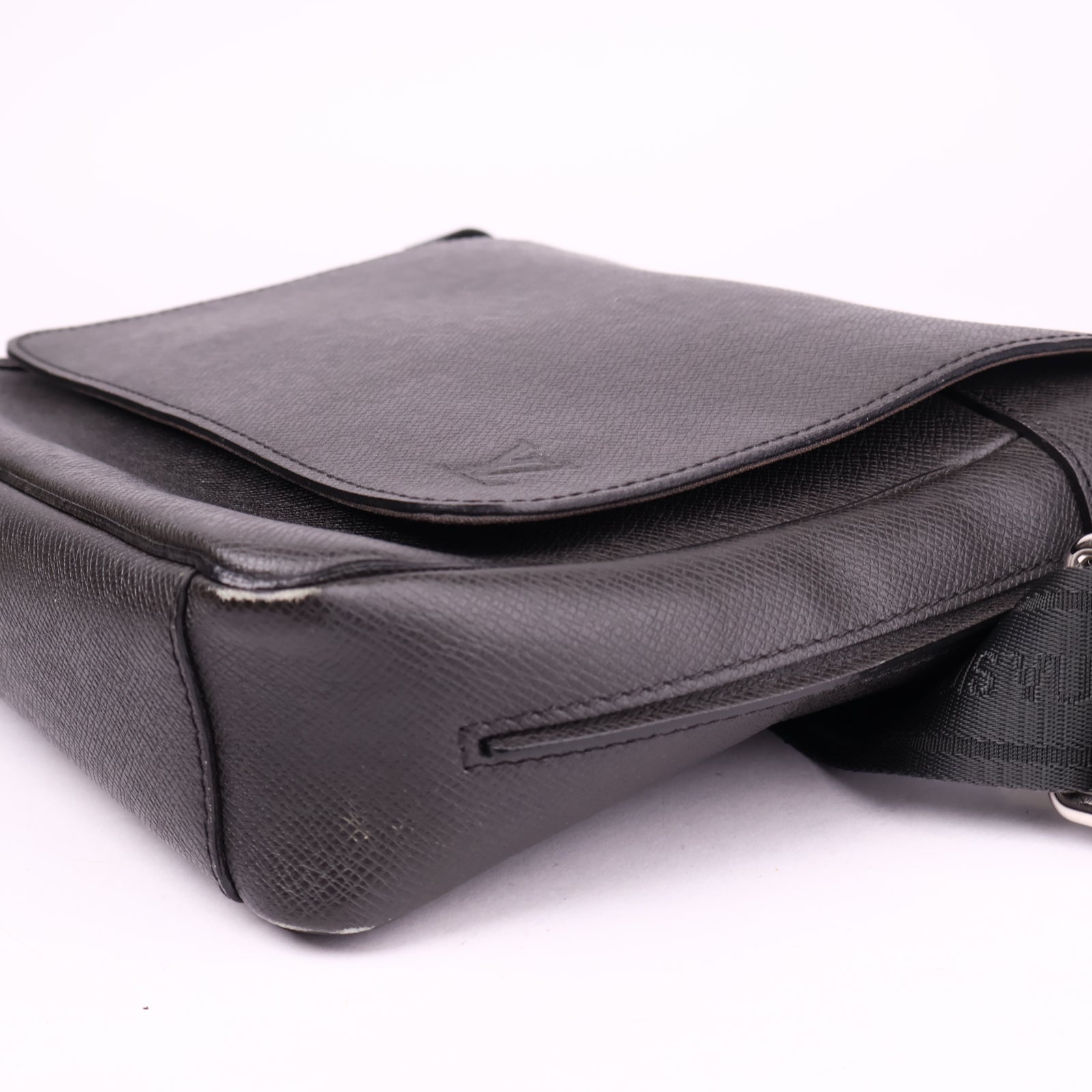 J3632 Louis Vuitton District PM Messenger Bag- Pre Owned