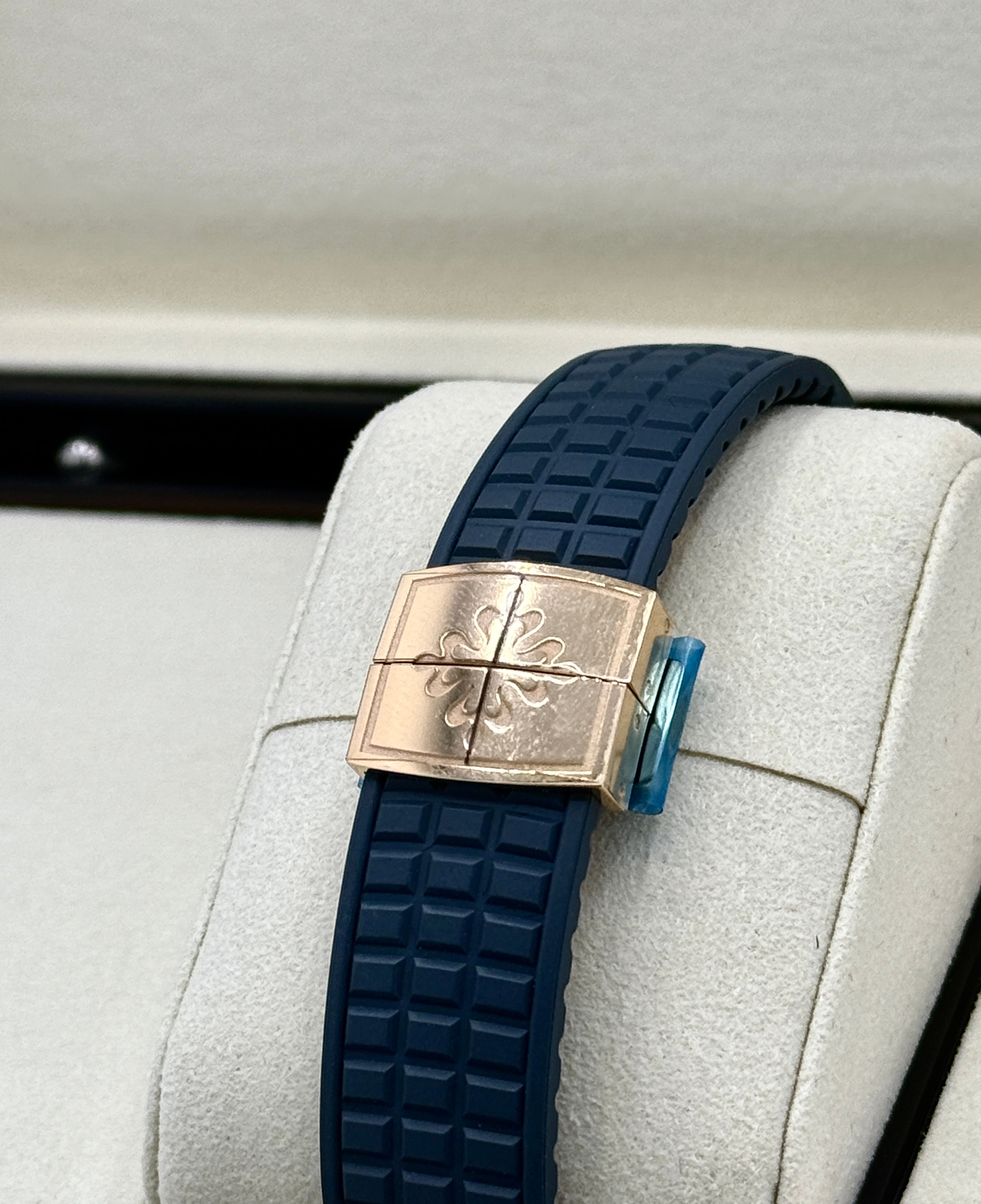Patek Philippe AQUANAUT 38.8mm 5269R-001