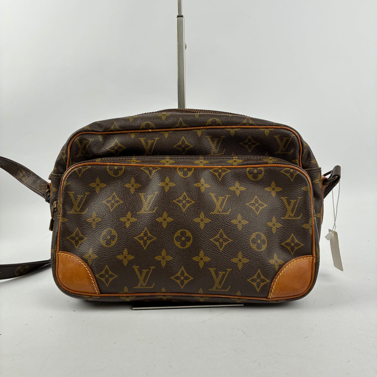 J2296 Louis Vuitton Nile Shoulder Bag Monogram rouge leather | Pre-Owned Like New Red Monogram canvas and leather