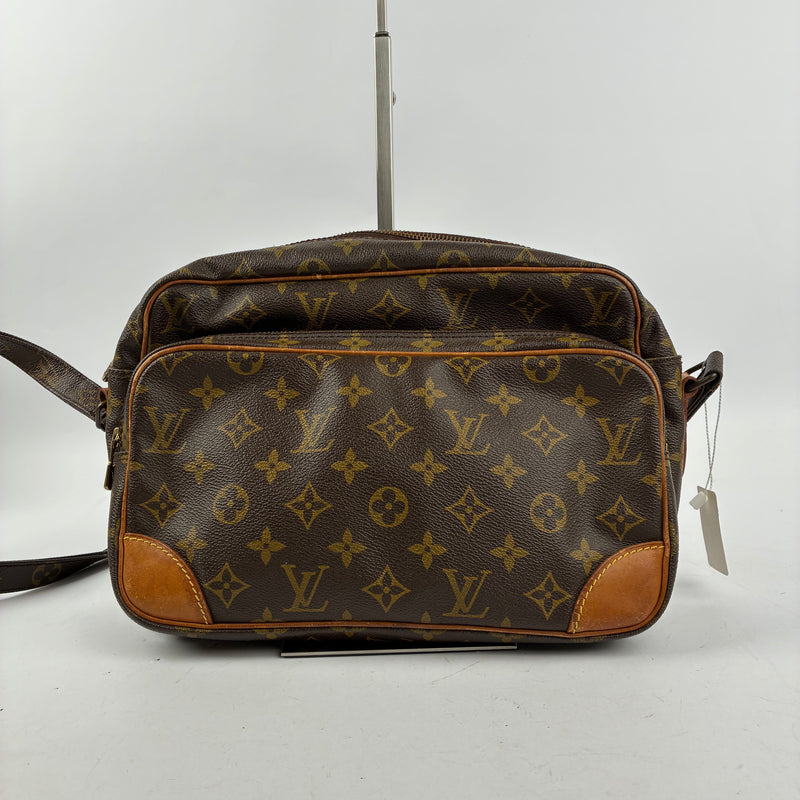J2296 Louis Vuitton Nile Shoulder Bag Monogram rouge leather | Pre-Owned Like New Red Monogram canvas and leather
