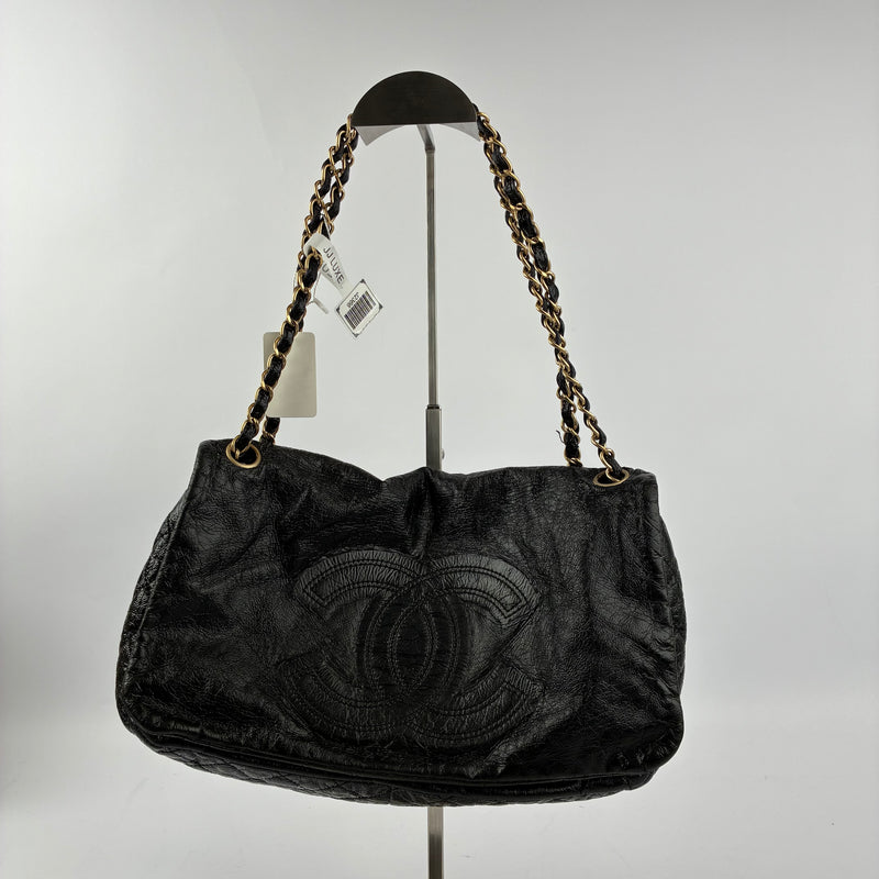 J2366 Chanel Rock and Chain Shoulder Bag Black | Pre-Owned Like New Leather