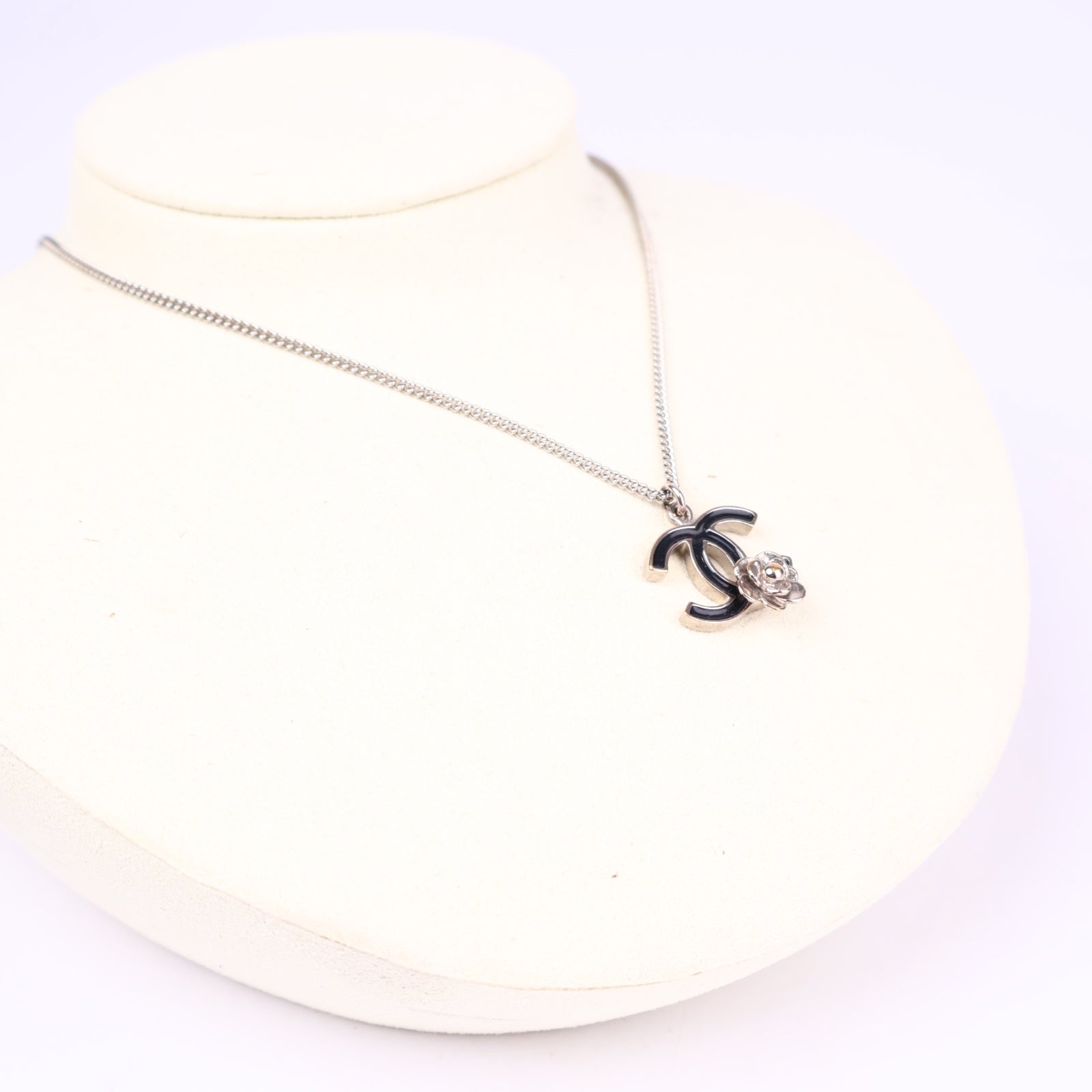 J3684-CHANEL Vintage CC Logo With Noir Camellia Silver Necklace- Pre Owned