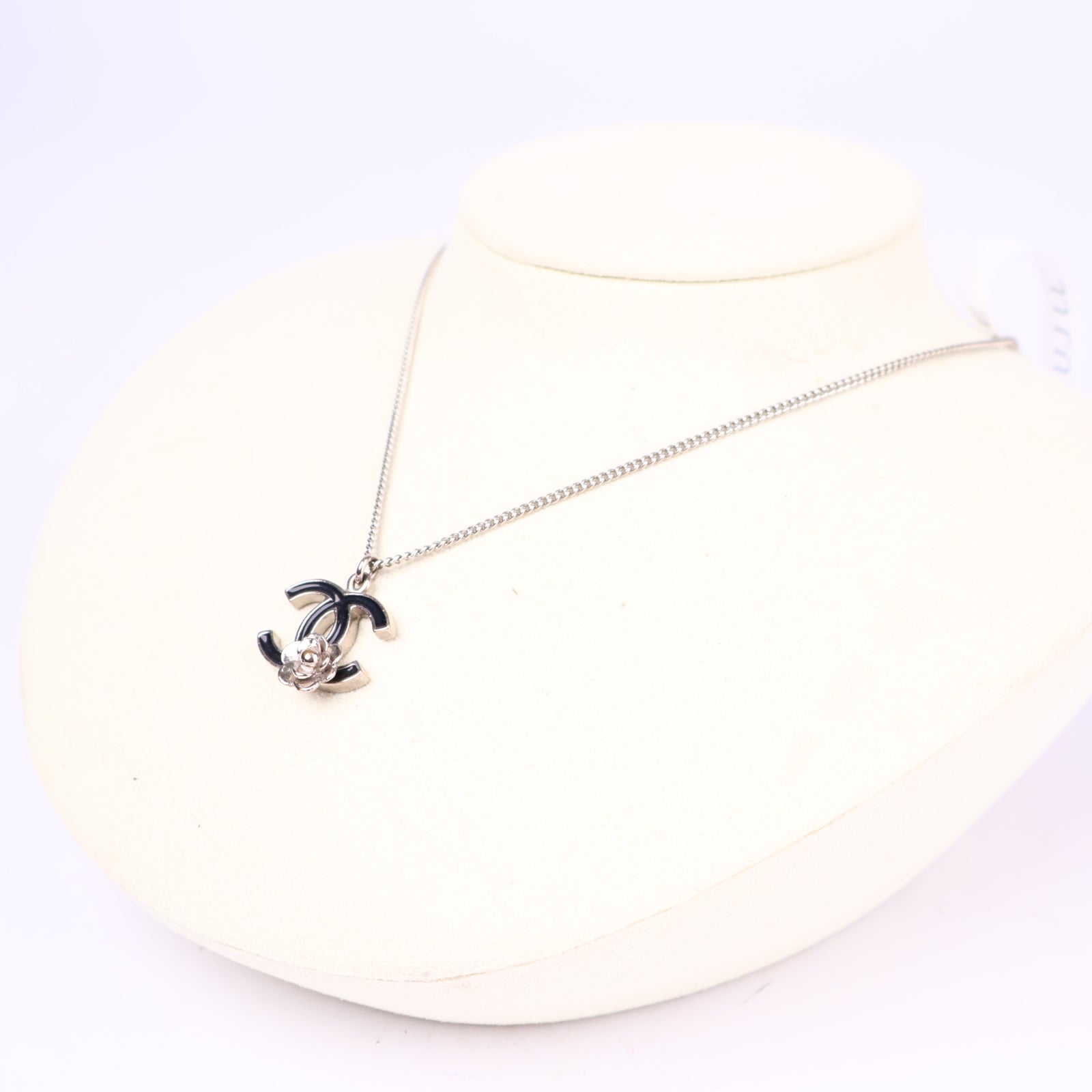 J3684-CHANEL Vintage CC Logo With Noir Camellia Silver Necklace- Pre Owned