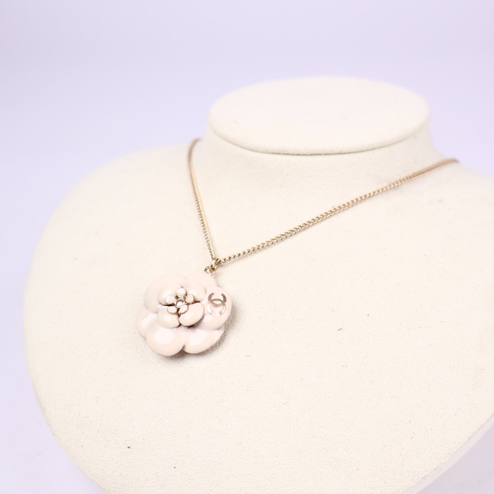 J3687-Chanel 10P Camellia Necklace B- Pre Owned