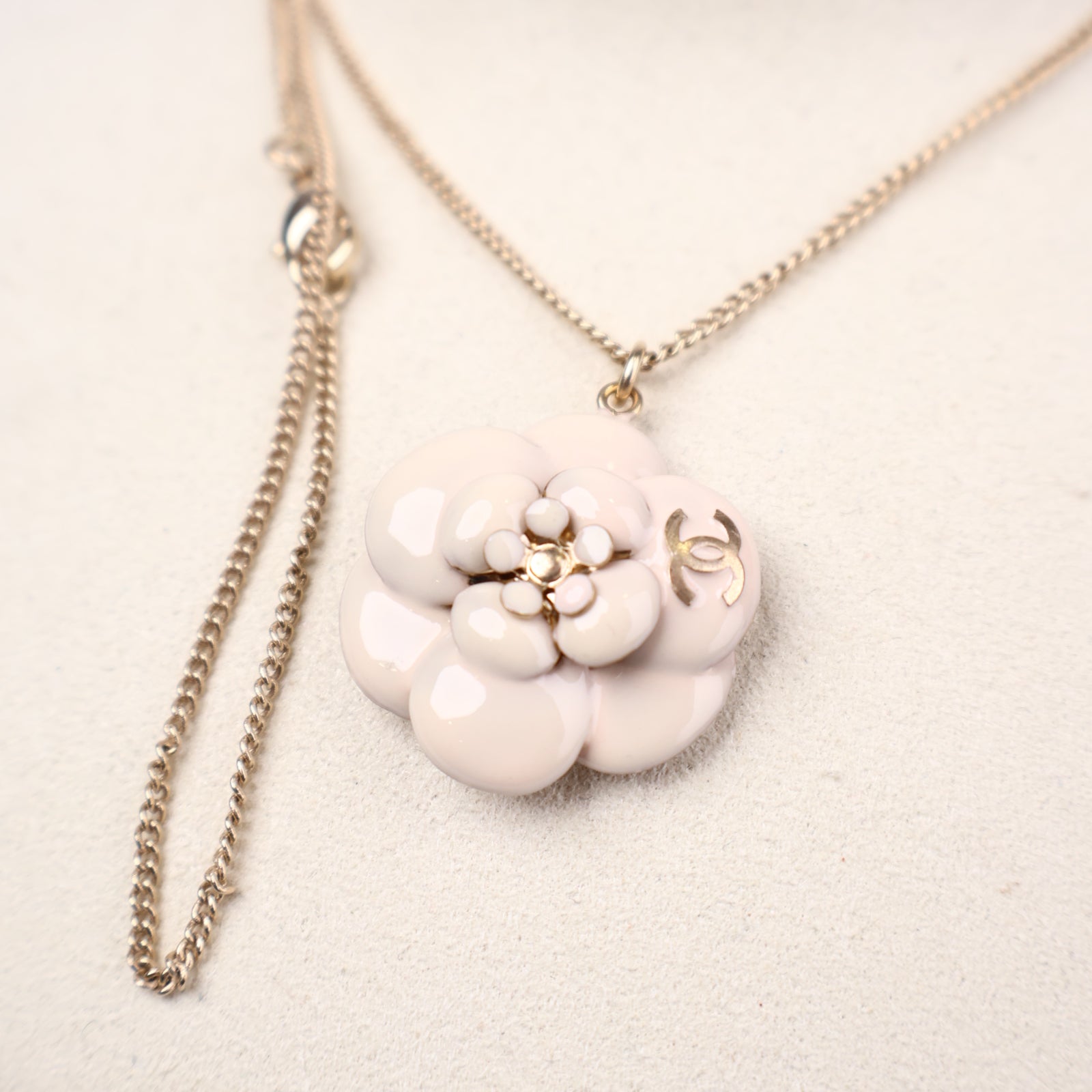 J3687-Chanel 10P Camellia Necklace B- Pre Owned