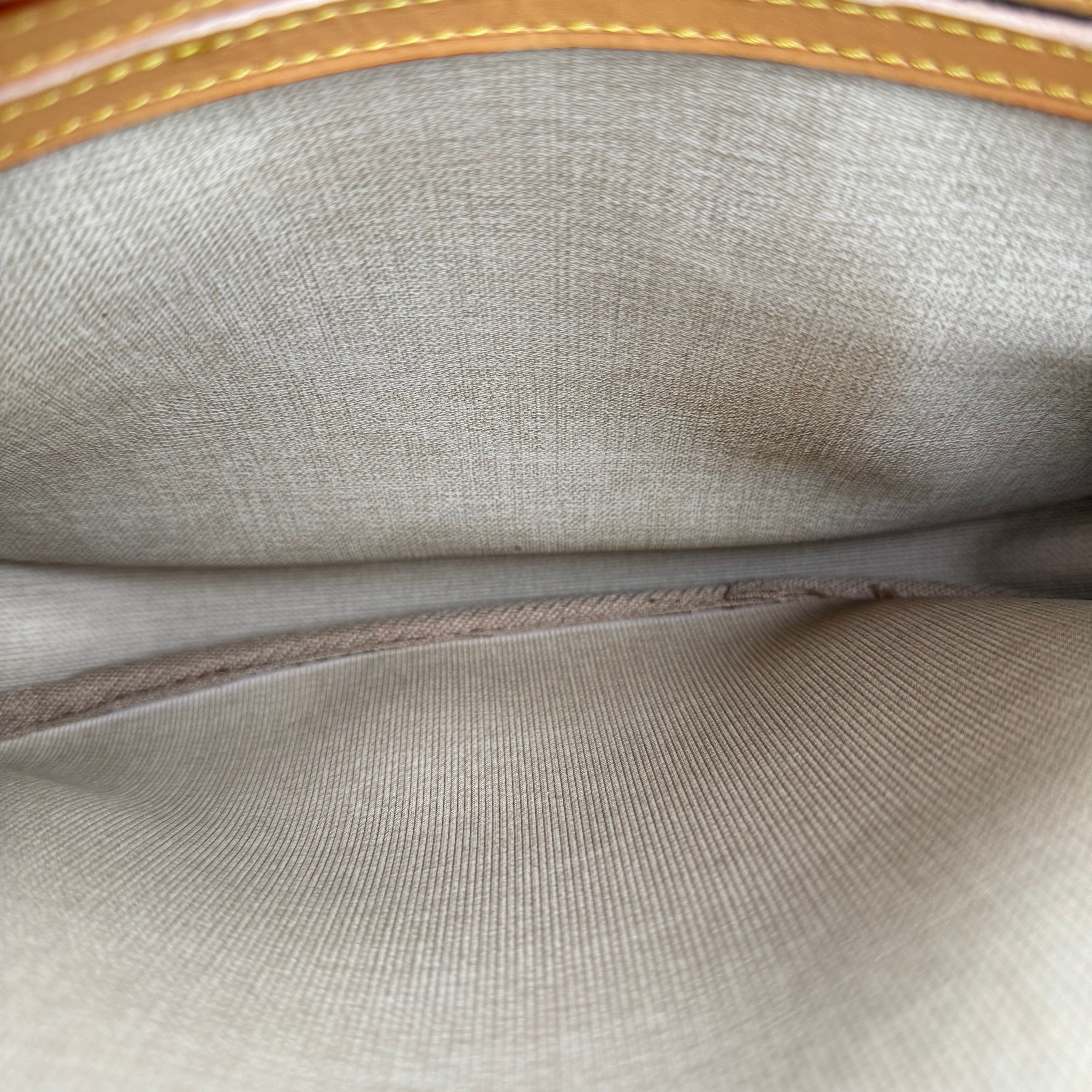 J2076R Louis Vuitton Monogram Canvas Reporter Bag- Pre Owned