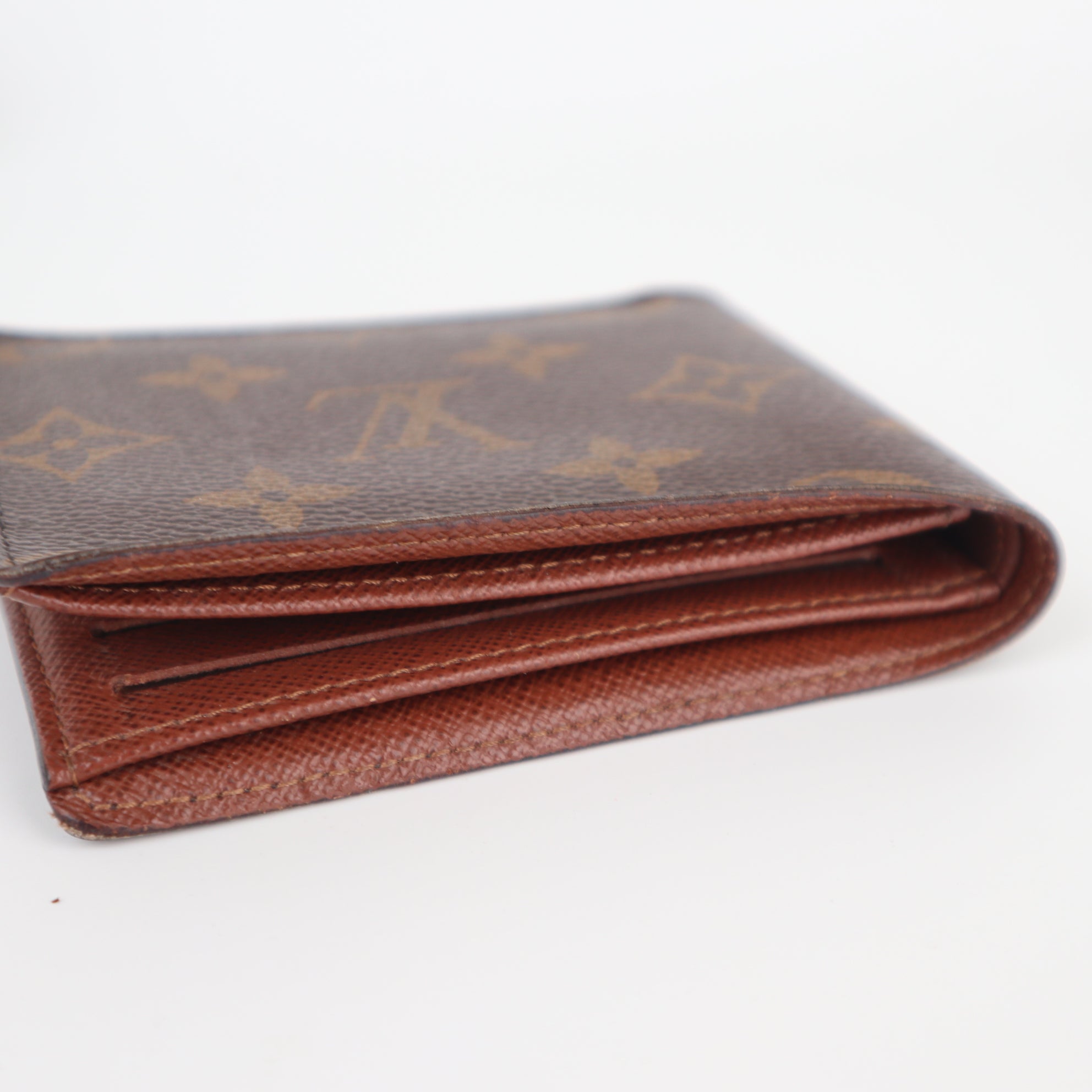 C1939 Louis Vuitton Wallet Monogram Billfold with 9 Credit Card Slots Wallet | Pre-Owned Very Good Red Monogram Canvas