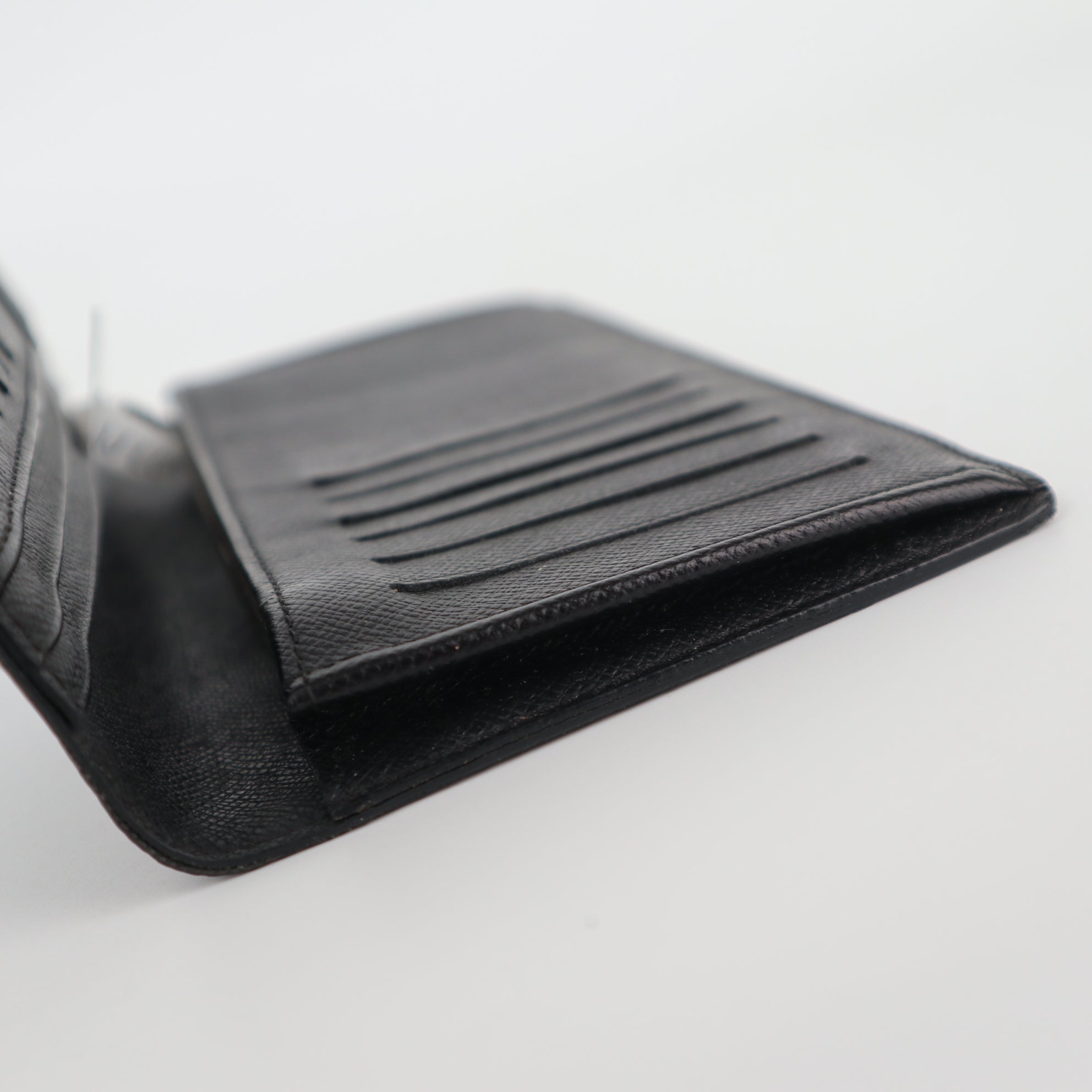 C1940 Louis Vuitton Wallet Brazza Damier Graphite Bifold Wallet Black | Pre-Owned Very Good Black Damier Graphite Canvas