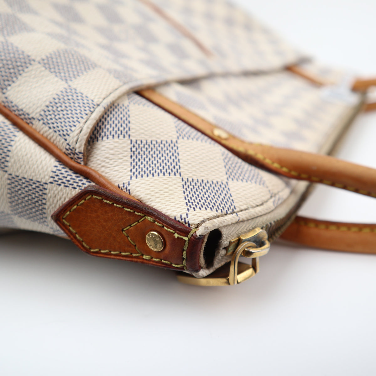 C2850 Louis Vuitton Shoulder Bag Figheri GM | Pre-Owned Very Good White / Blue Damier Azur coated canvas, leather trim