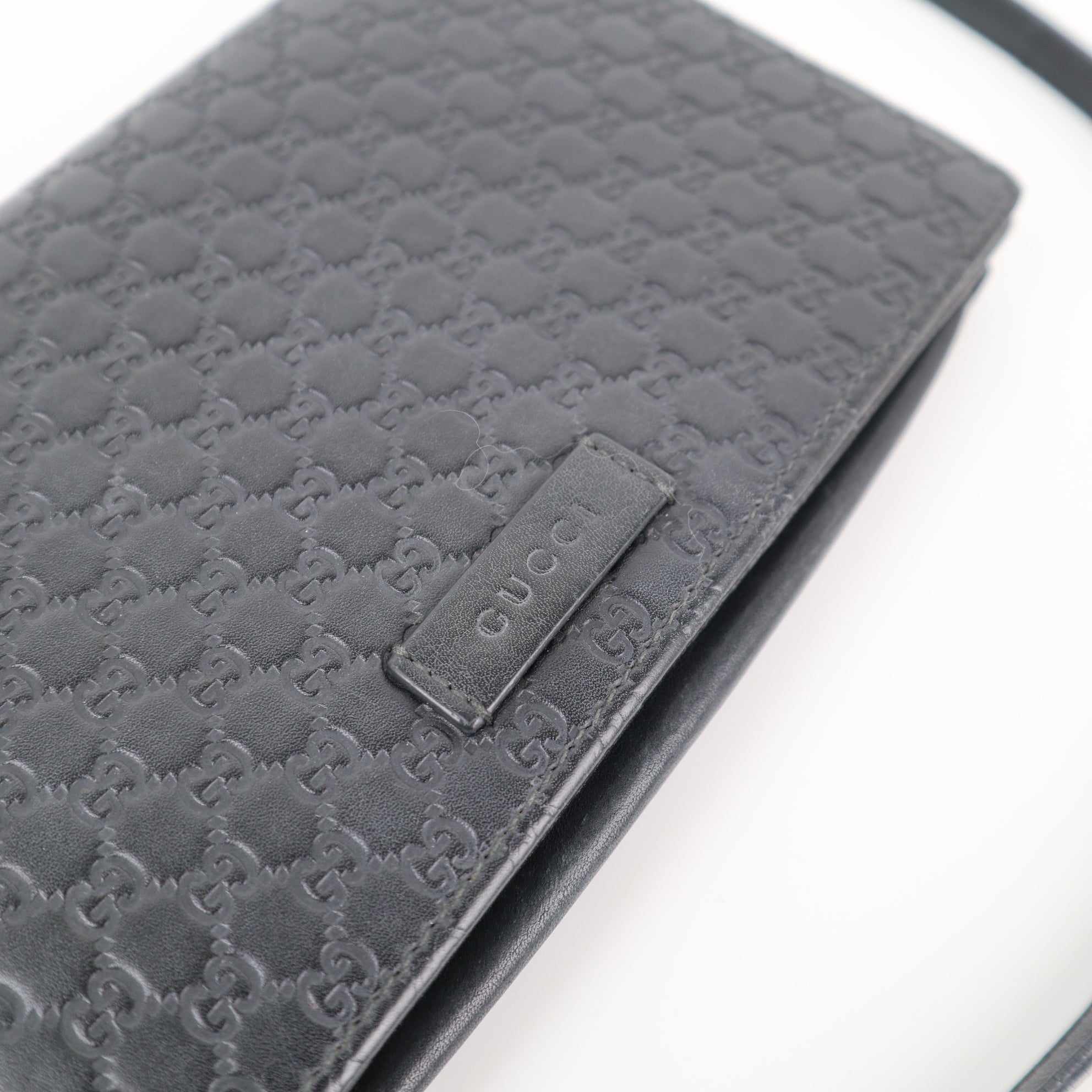 C1950 Gucci Wallet GG Micro Leather Crossbody Wallet Black | Pre-Owned Very Good Black Leather