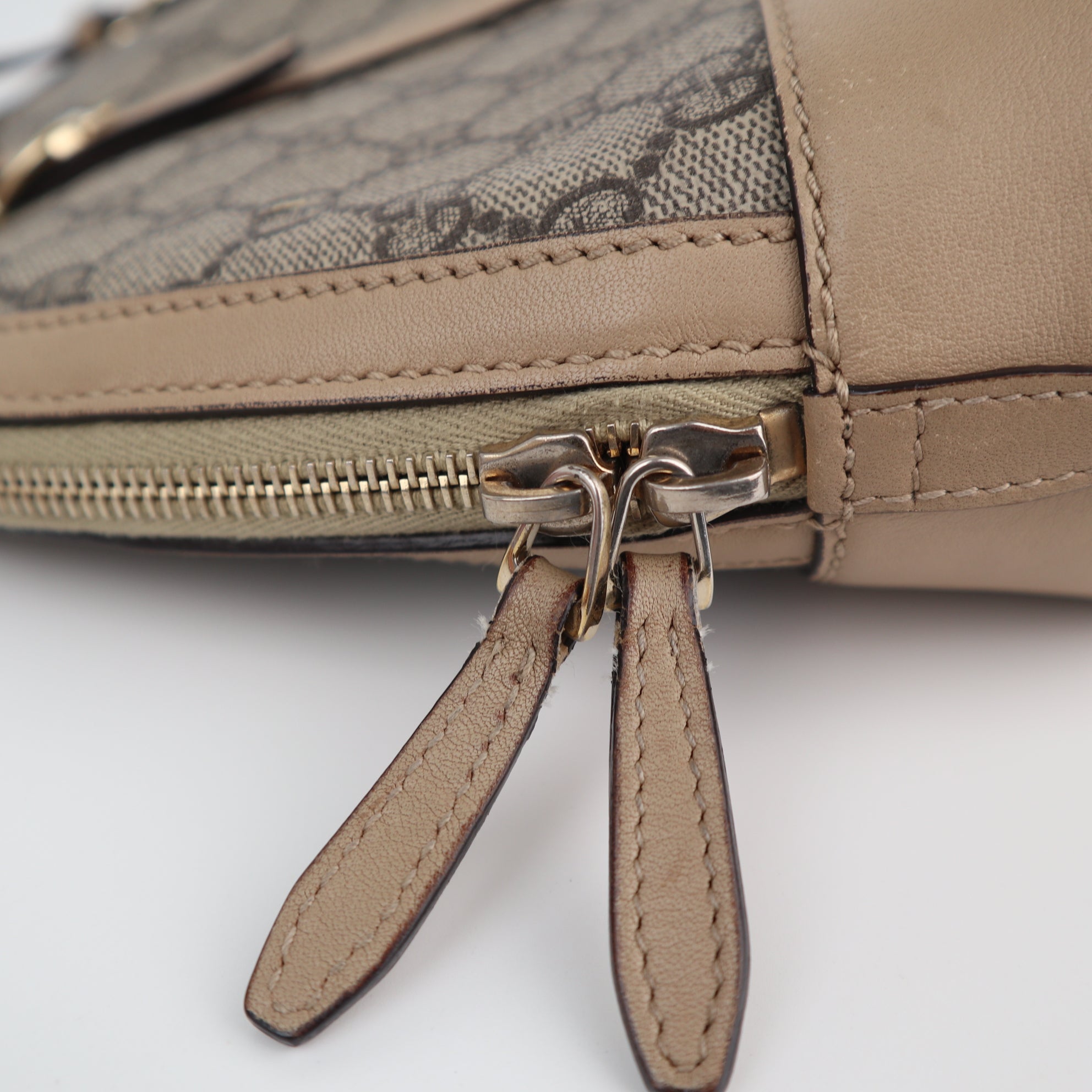 C1977 Gucci Top Handle Bag GG Supreme Small Nice Dome | Pre-Owned Excellent Canvas GG Supreme