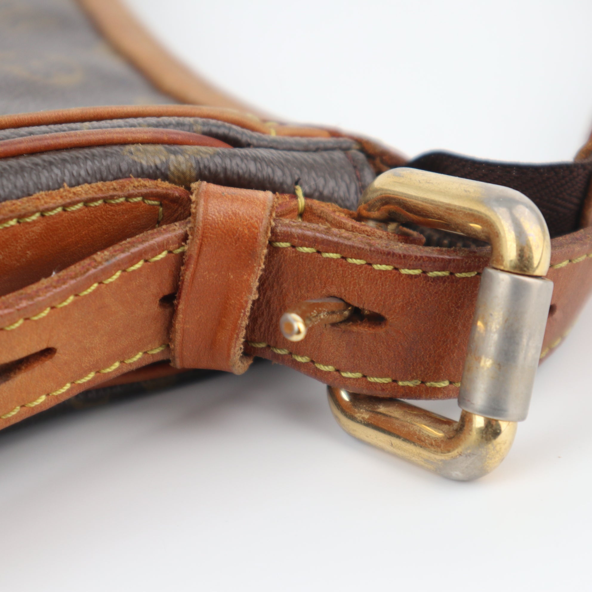 C1928 Louis Vuitton Shoulder Bag Monogram Canvas Tulum GM | Pre-Owned Very Good Brown Canvas Monogram