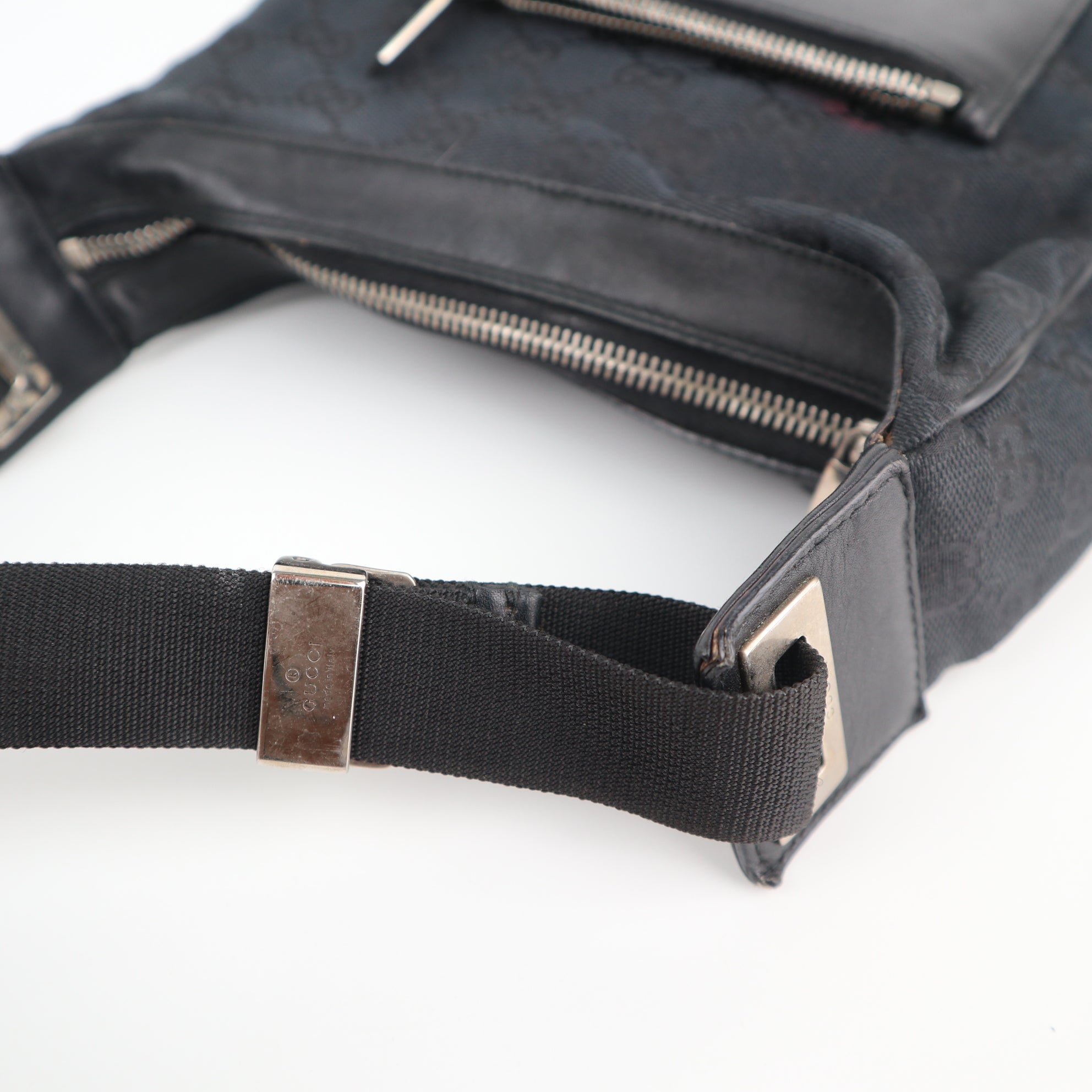 C2122 Gucci Shoulder Bag Front Pocket | Pre-Owned Excellent GG canvas